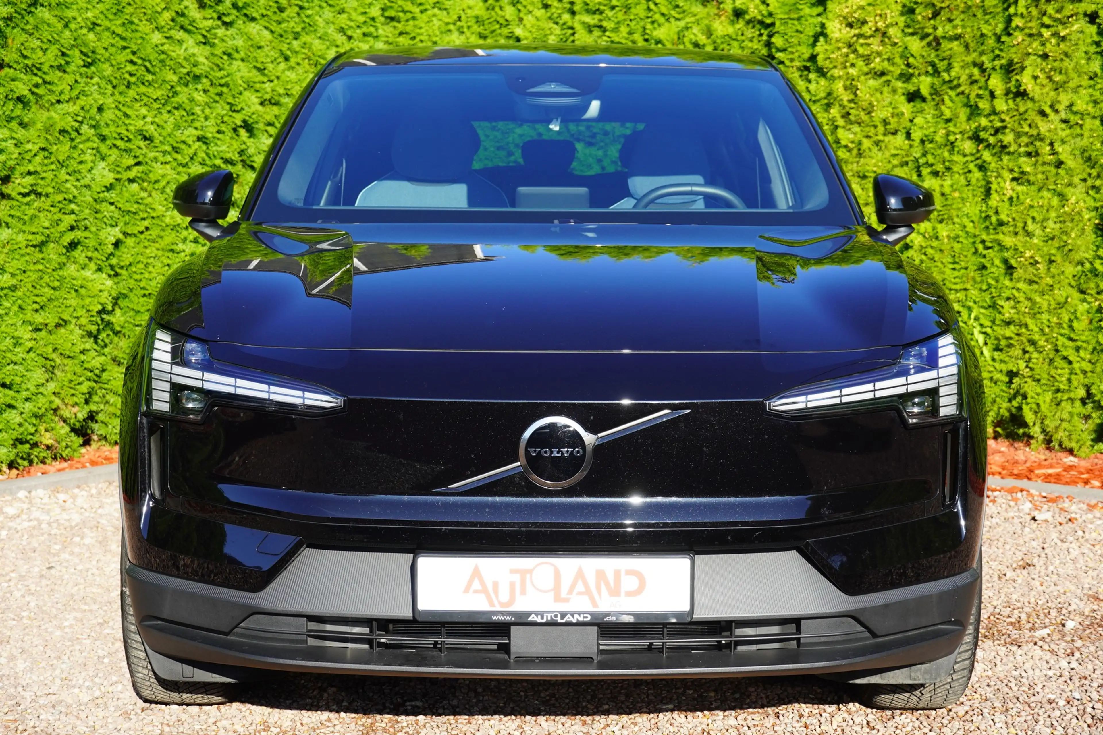 Volvo EX30 Core 2WD Pure Electric — photo 3