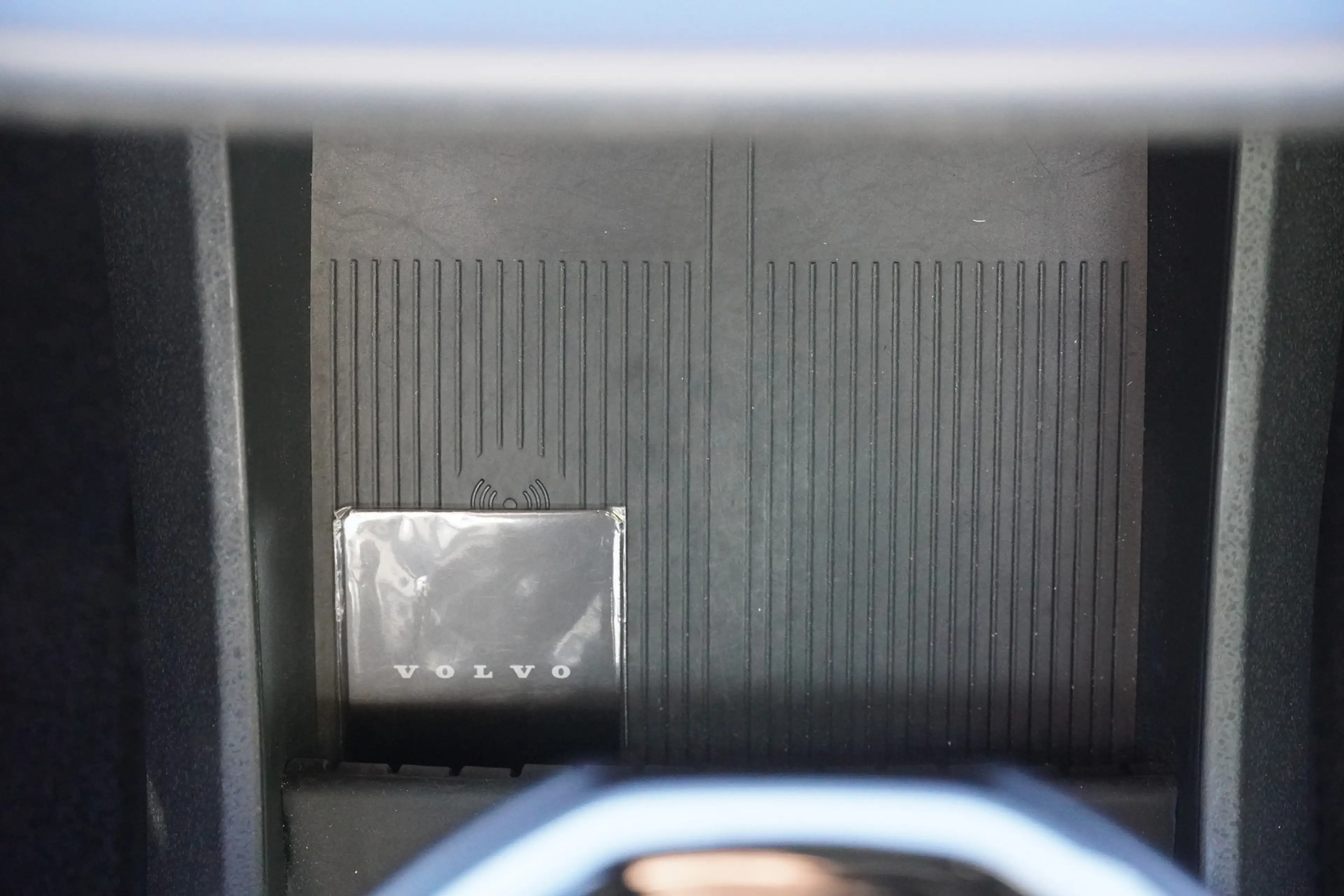 Volvo EX30 Core 2WD Pure Electric — photo 11