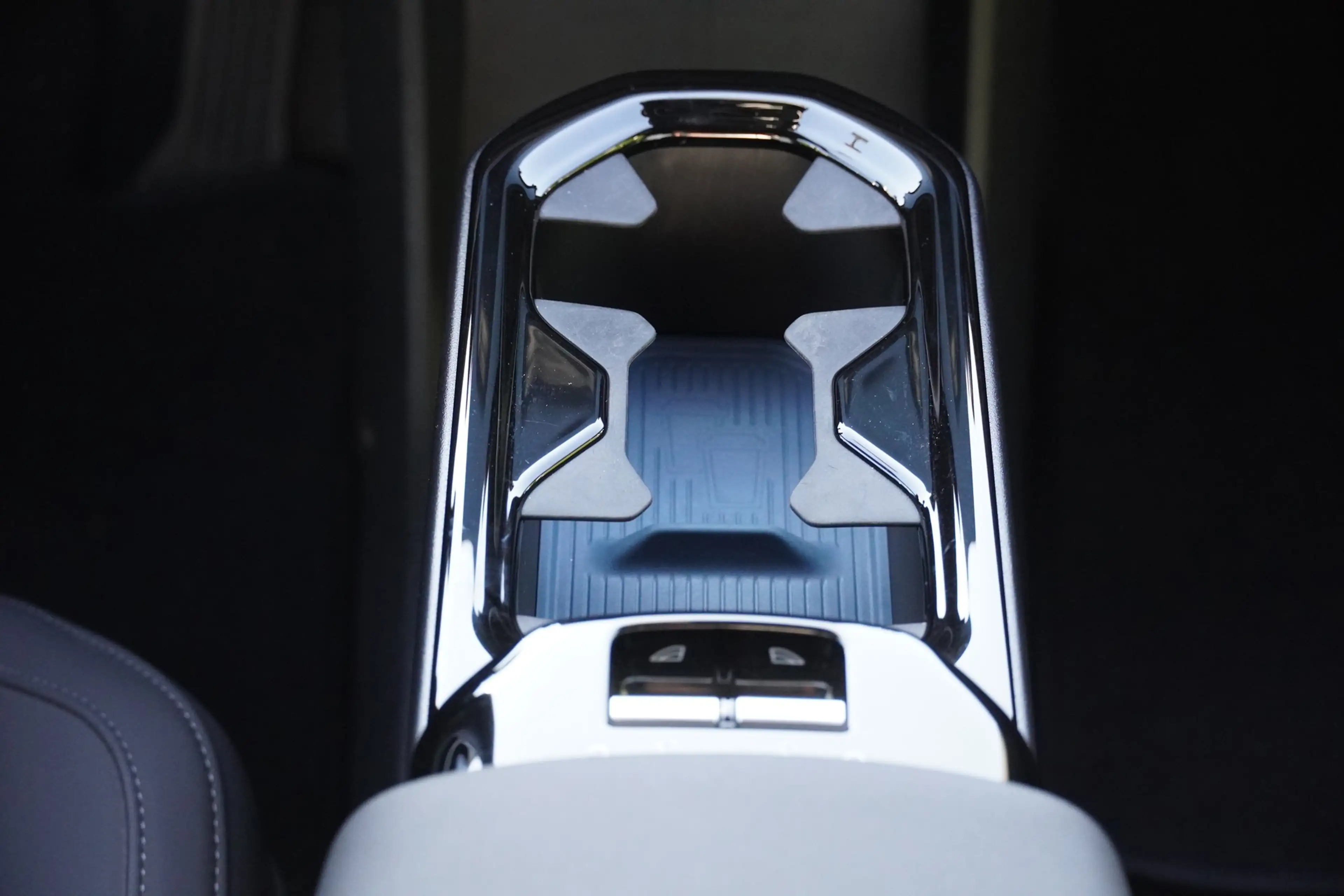 Volvo EX30 Core 2WD Pure Electric — photo 12