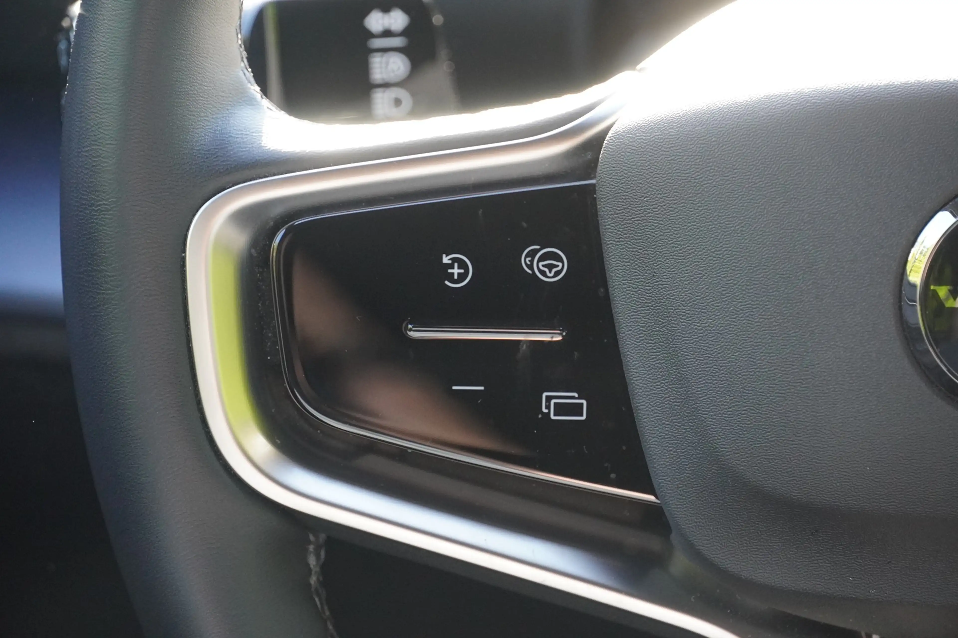 Volvo EX30 Core 2WD Pure Electric — photo 14