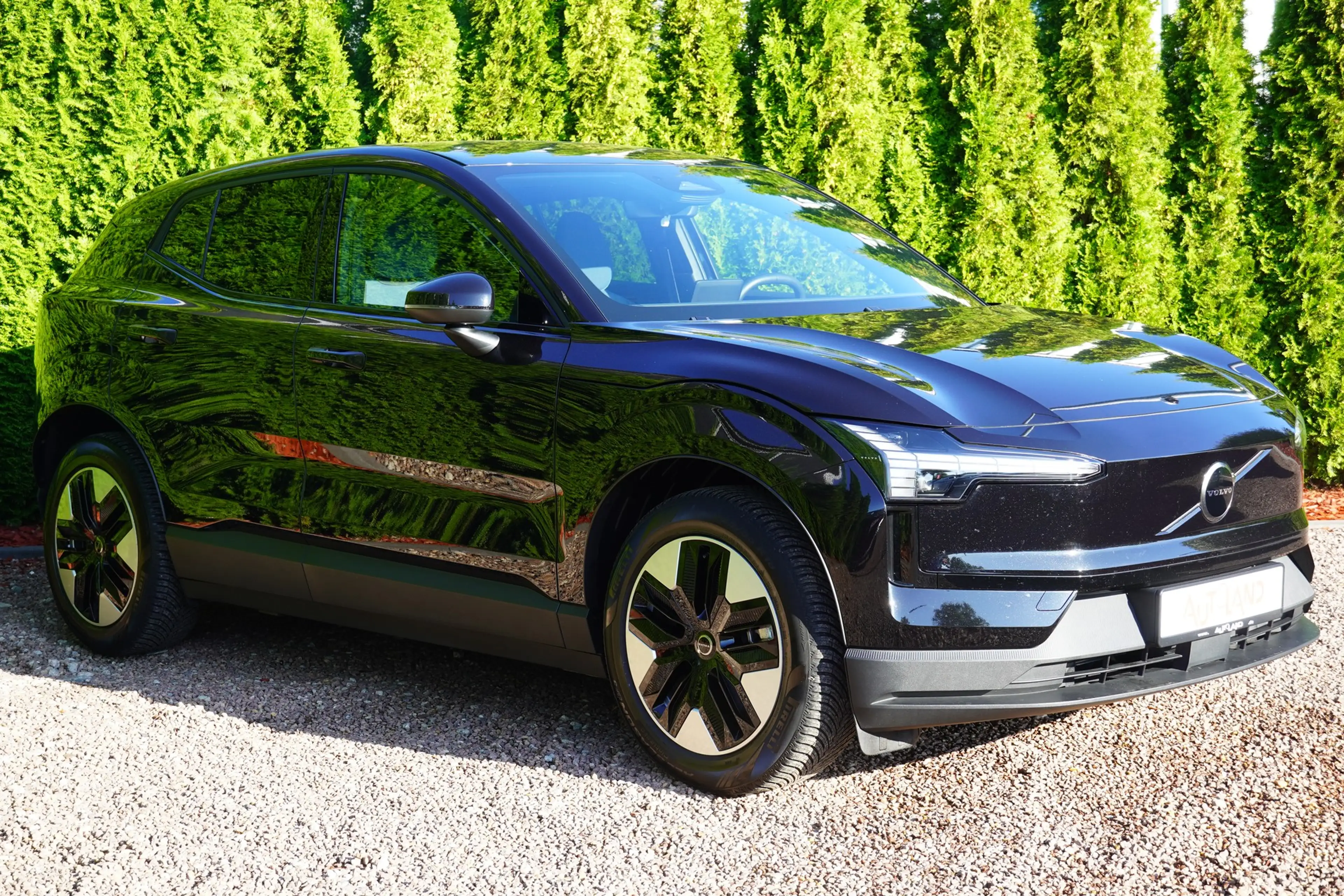 Volvo EX30 Core 2WD Pure Electric — photo 4