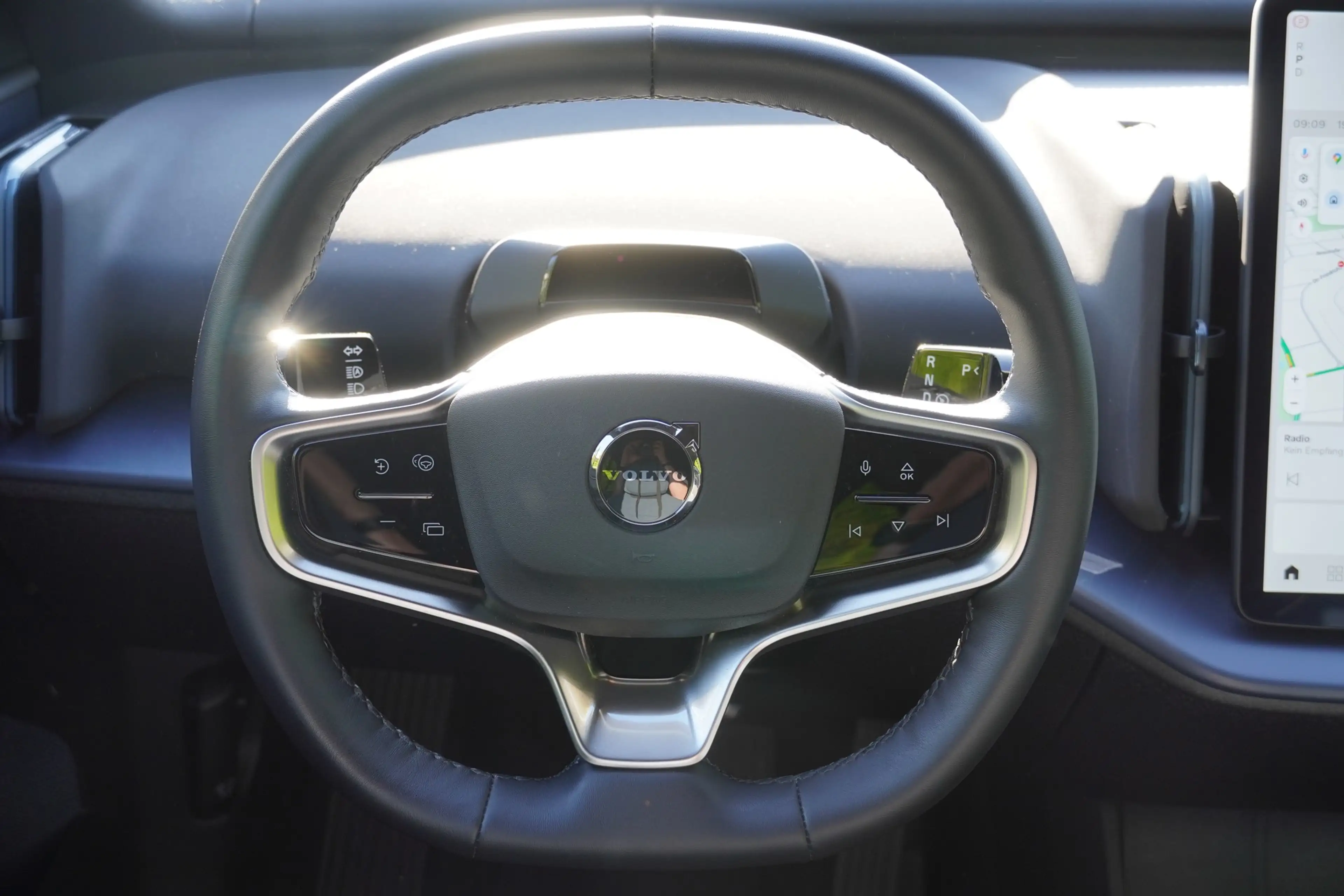 Volvo EX30 Core 2WD Pure Electric — photo 13