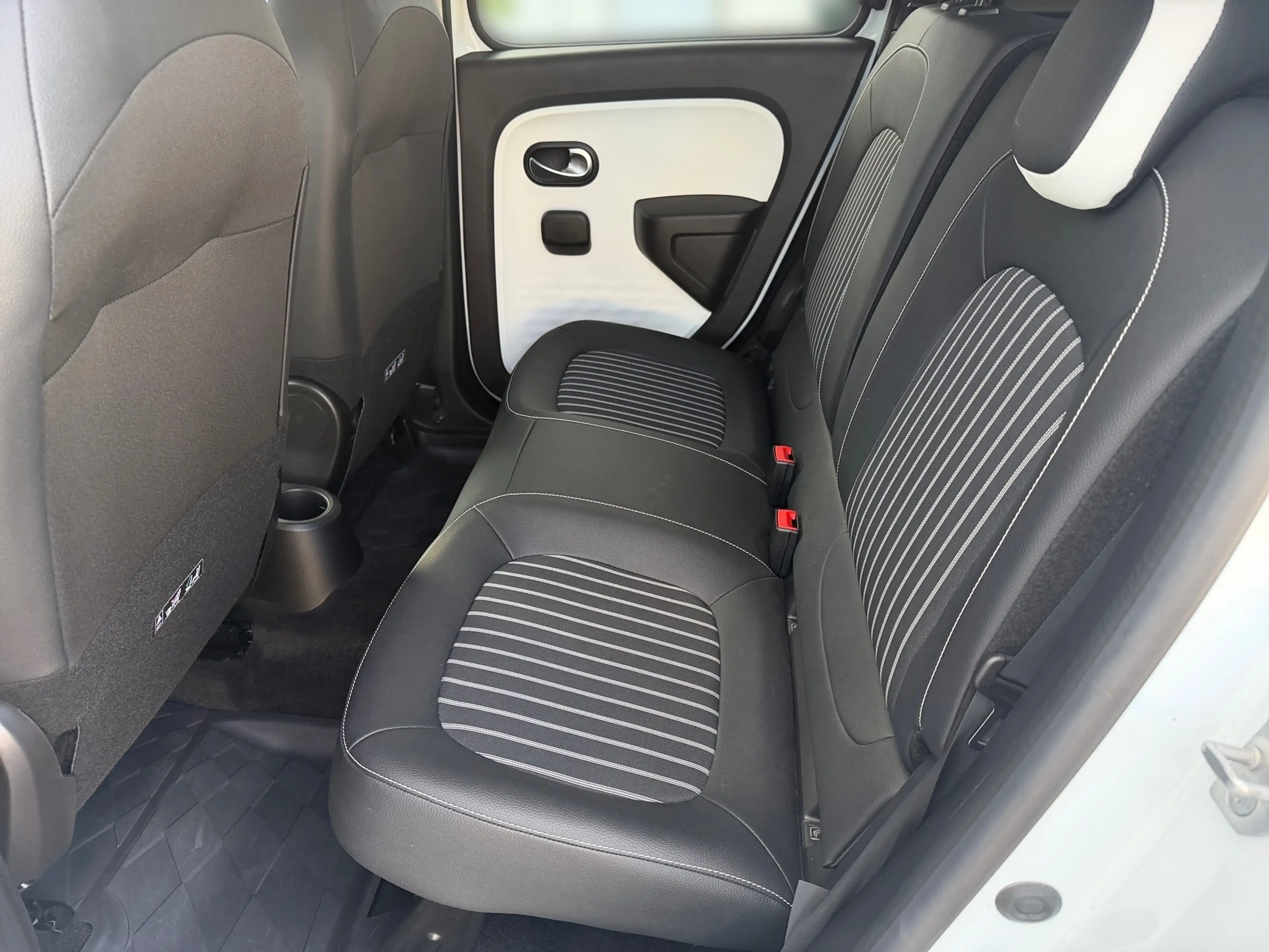Renault Twingo Twingo R80 21,4kWh Intens — photo 11