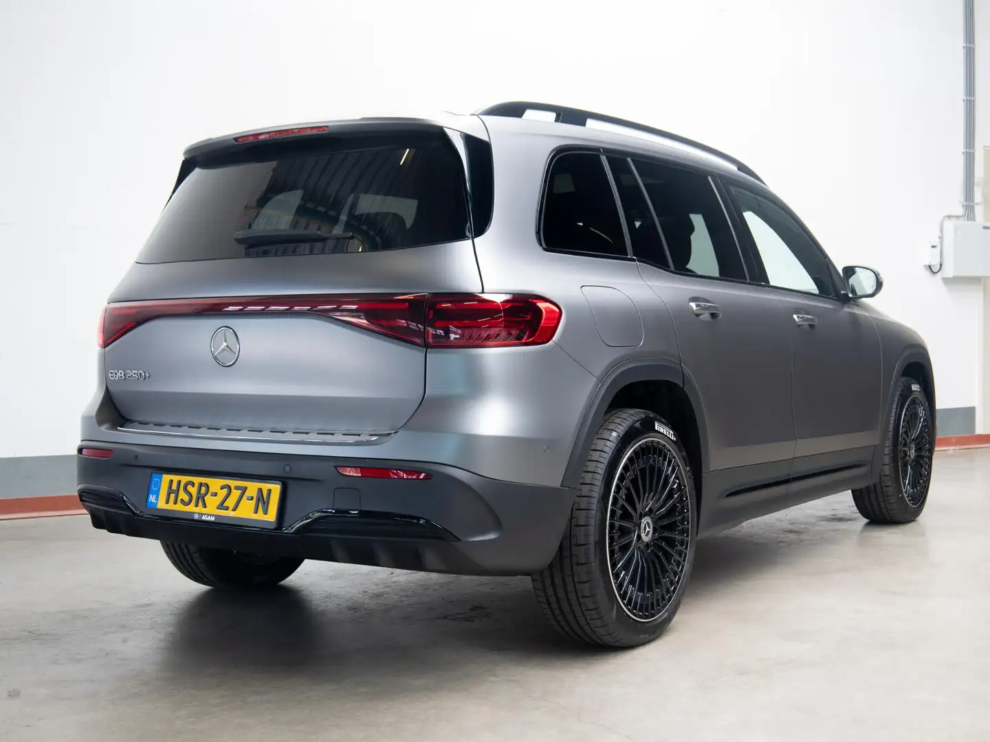 Mercedes-Benz EQB 250 250+ AMG Line 7p. 71 kWh Panorama dak Gris - 2