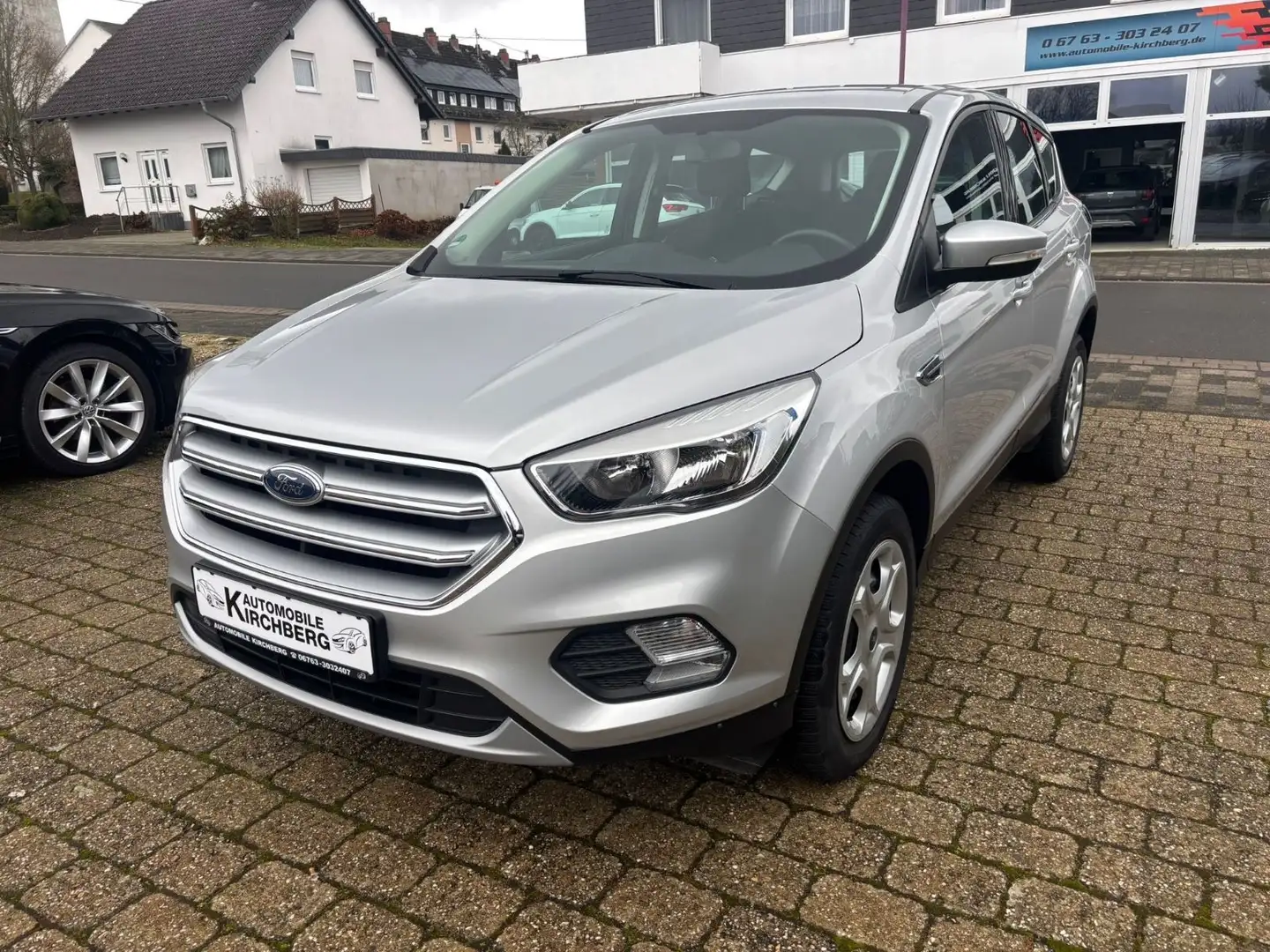 Ford Kuga Trend+Multilenkrad+Tempomat+Garantie+1 Hand Argento - 1