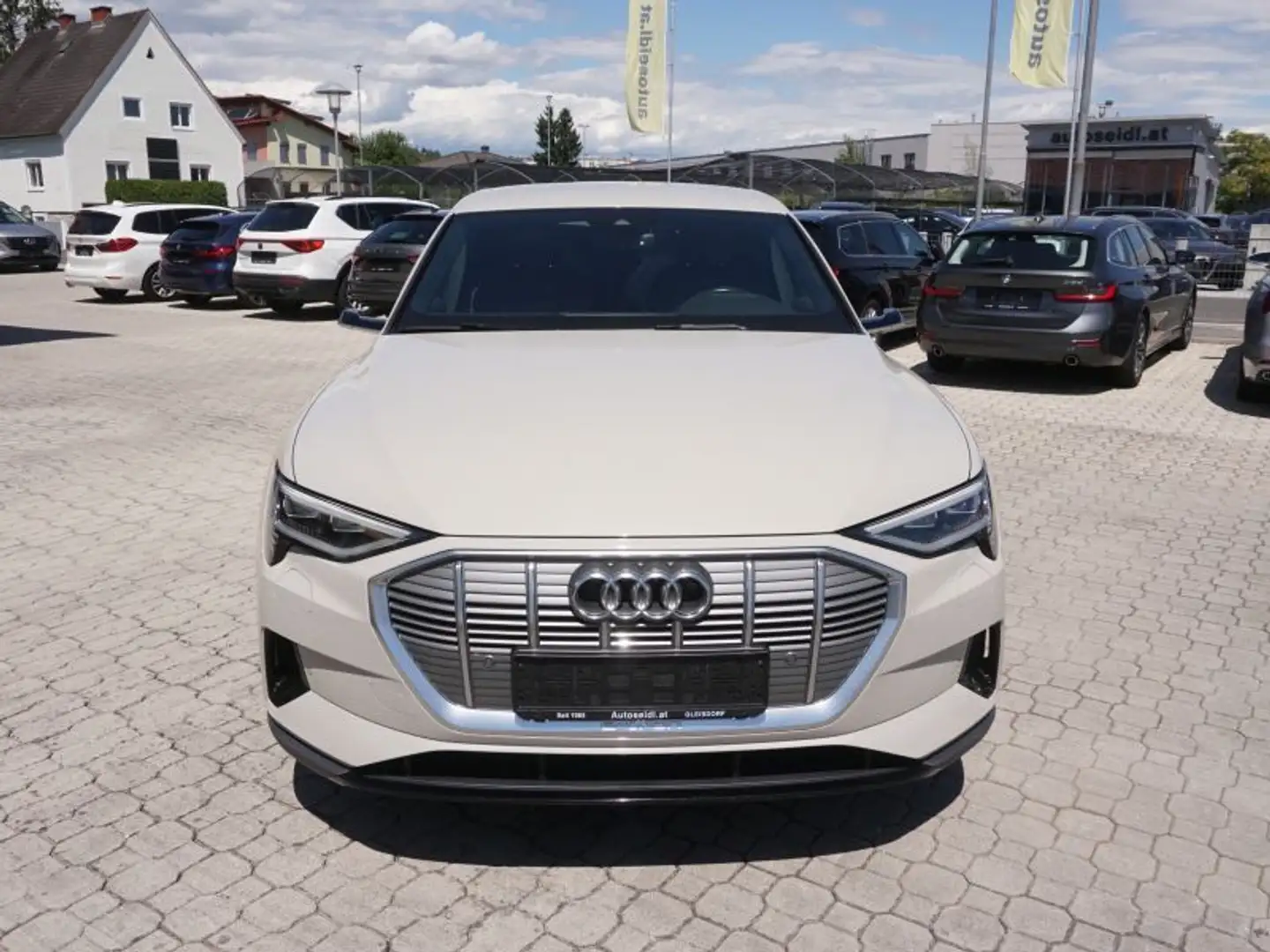 Audi e-tron 55 quattro Business *TOPAUSSTATTUNG* Beige - 2