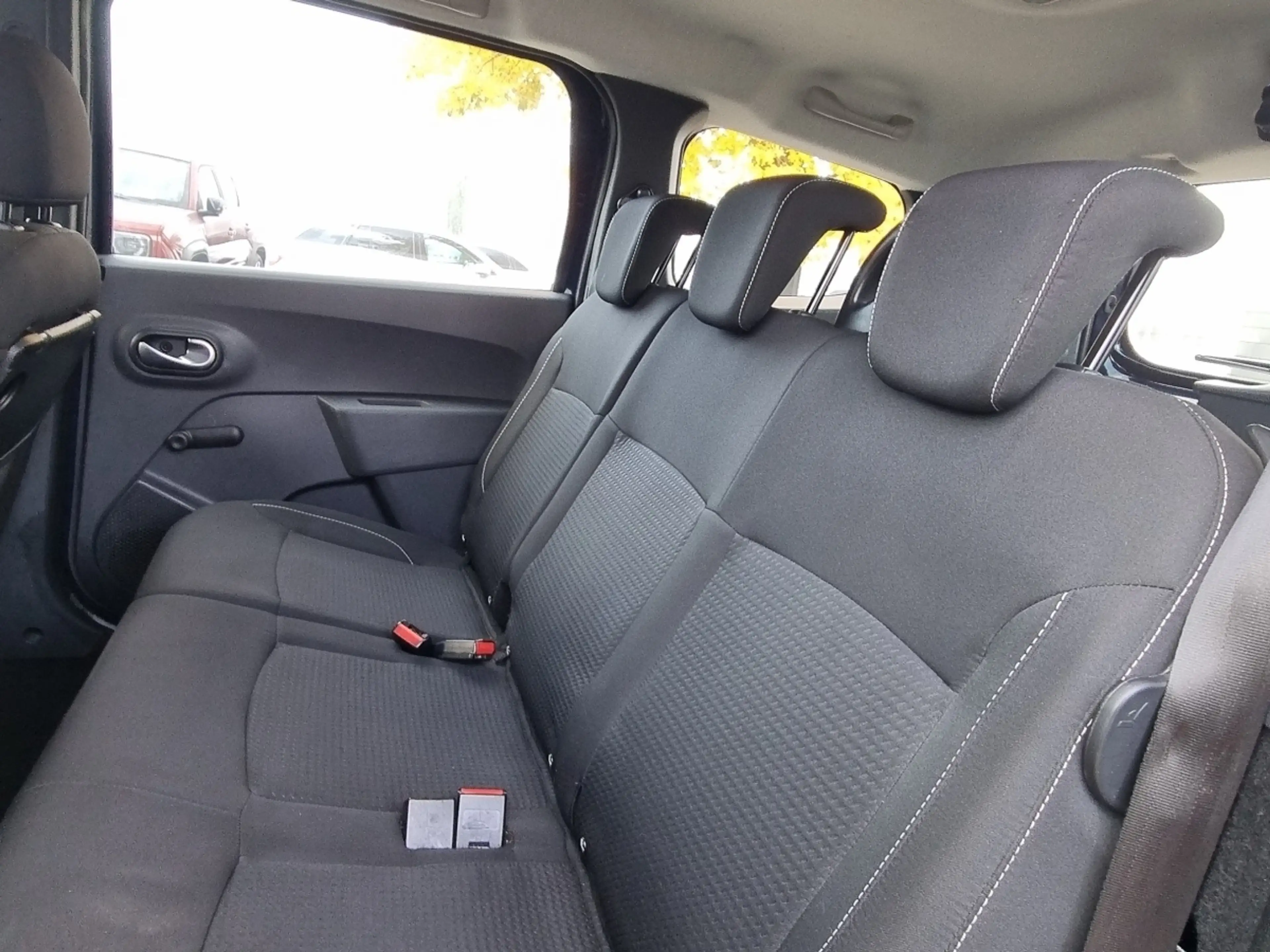 Dacia Lodgy Comfort SCe 100 7-Sitzer — photo 8