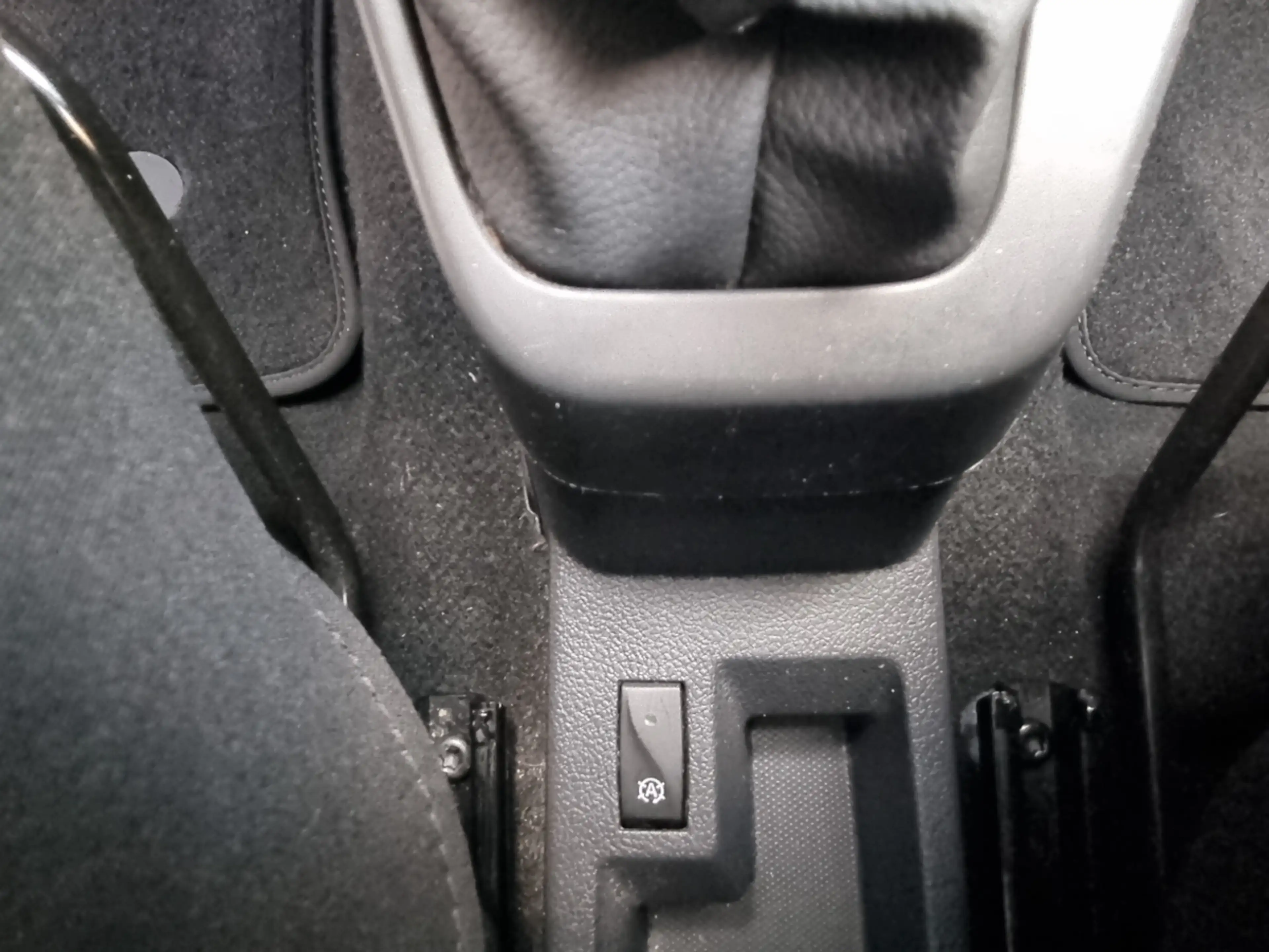 Dacia Lodgy Comfort SCe 100 7-Sitzer — photo 14