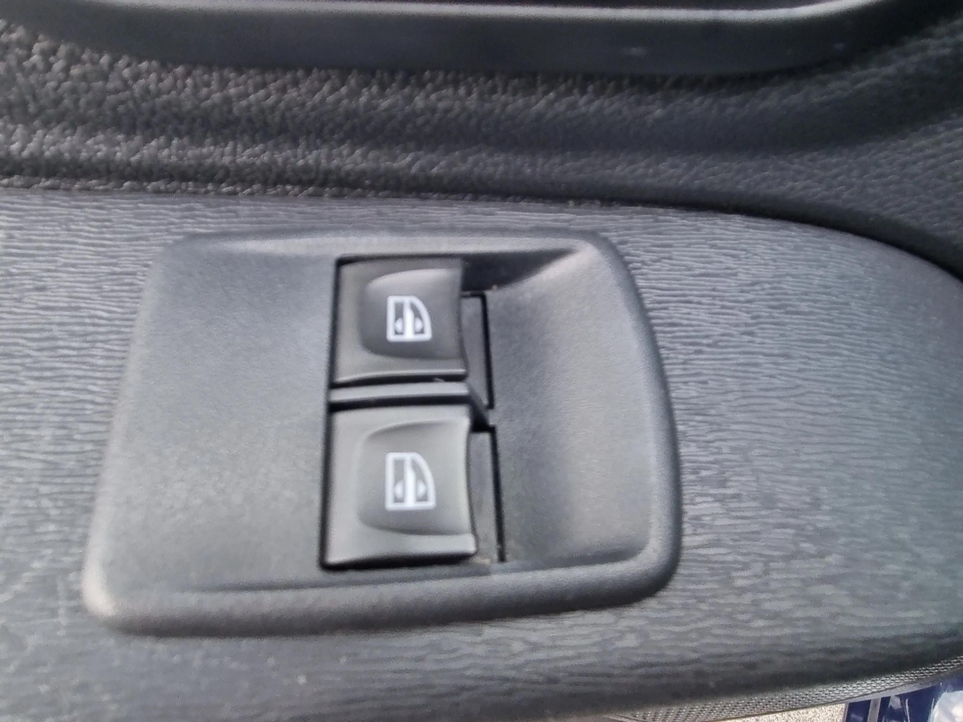 Dacia Lodgy Comfort SCe 100 7-Sitzer — photo 13