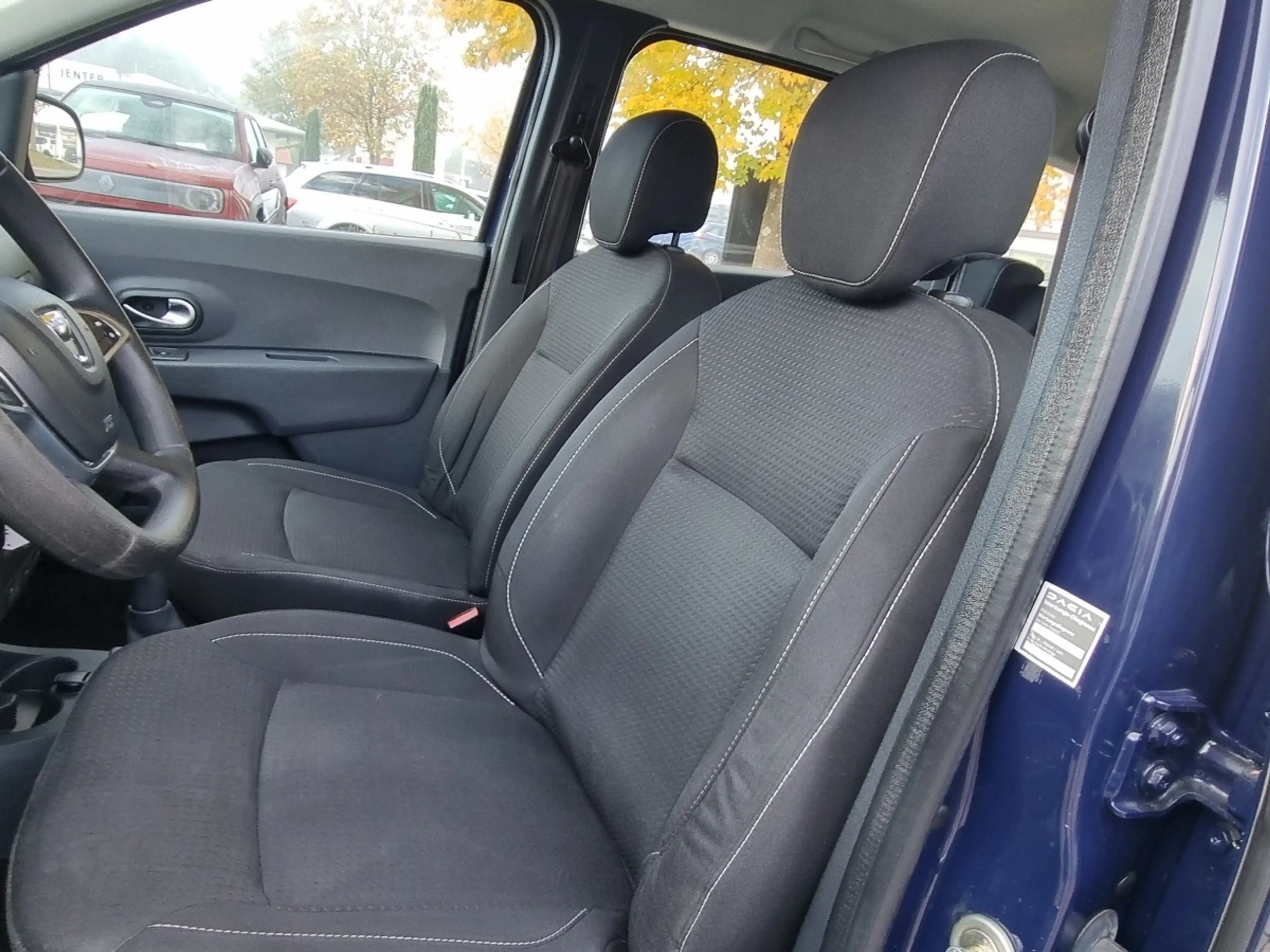Dacia Lodgy Comfort SCe 100 7-Sitzer — photo 7