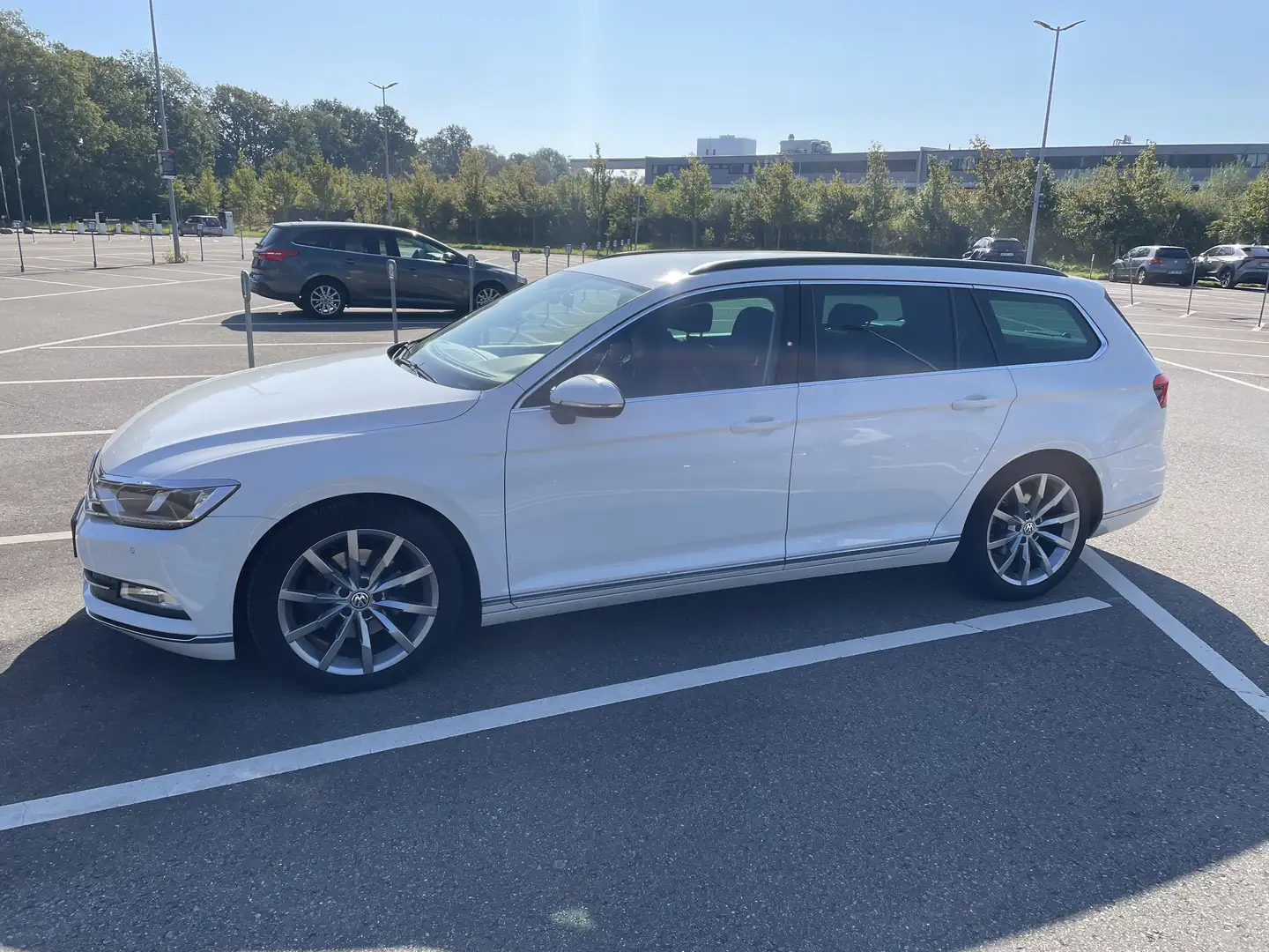 Volkswagen Passat Variant 2.0 TDI SCR DSG (BlueM. Tech) Highline - 2