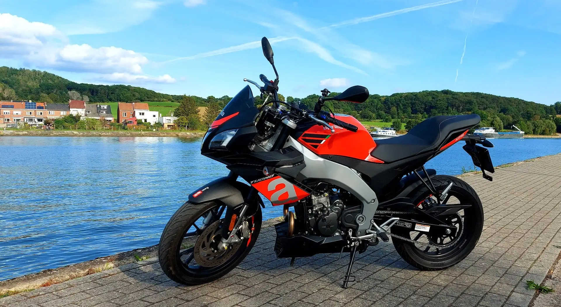 Aprilia Tuono Roşu - 1