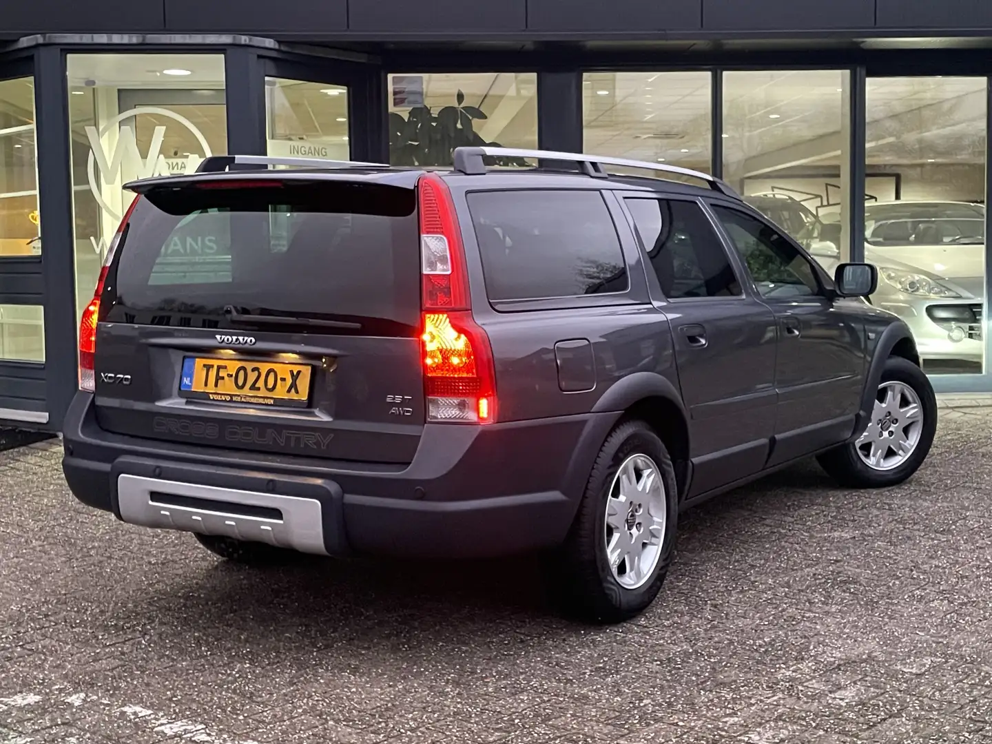 Volvo XC70 2.5 T Summum Navi | Xenon | Four-C Grijs - 2