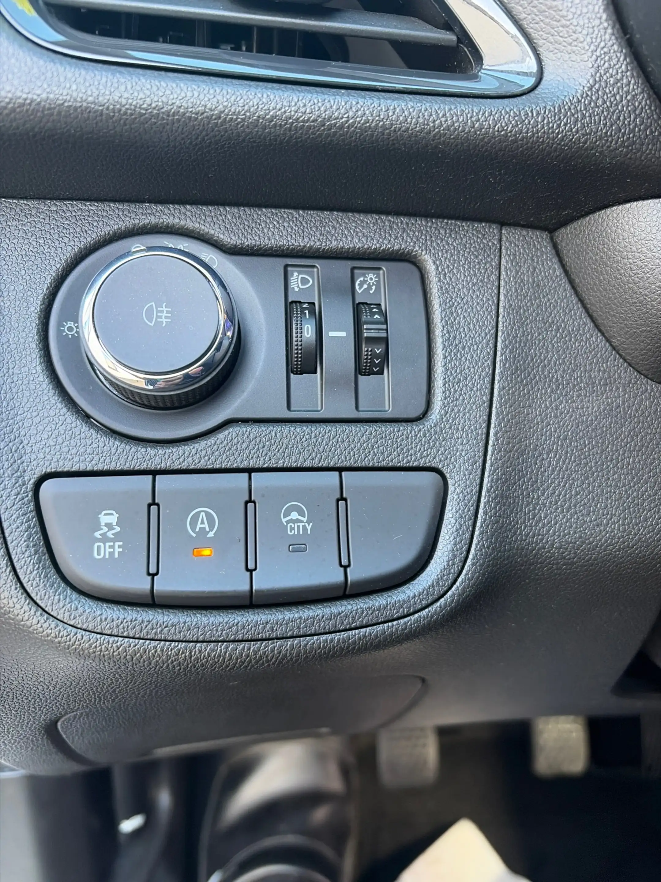 Opel Karl 1.0 ecoFLEX 120 Jaar Edition — photo 13