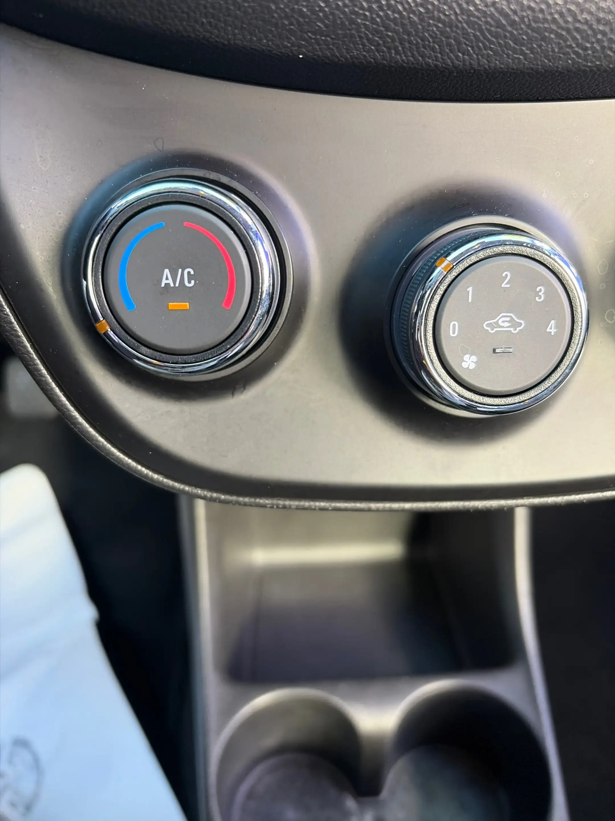 Opel Karl 1.0 ecoFLEX 120 Jaar Edition — photo 12