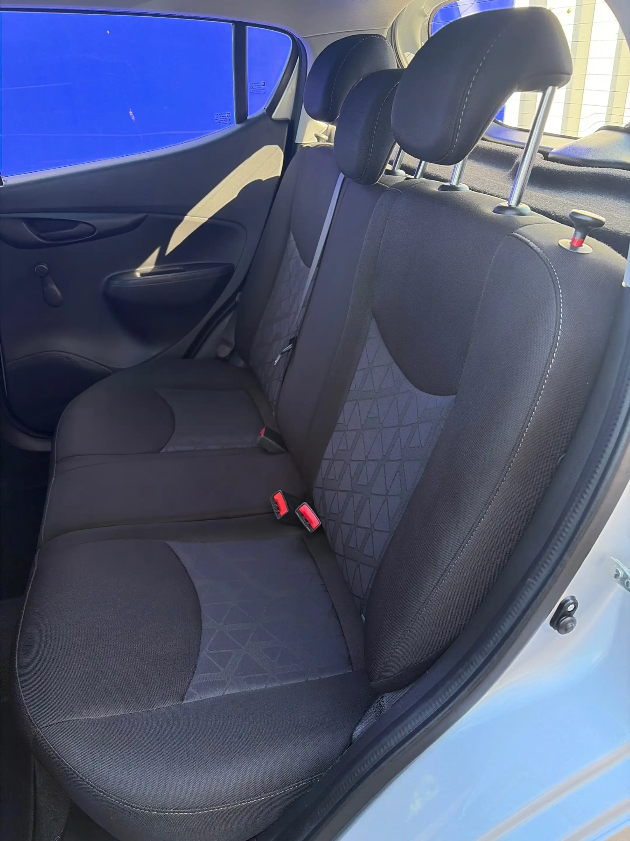 Opel Karl 1.0 ecoFLEX 120 Jaar Edition — photo 7