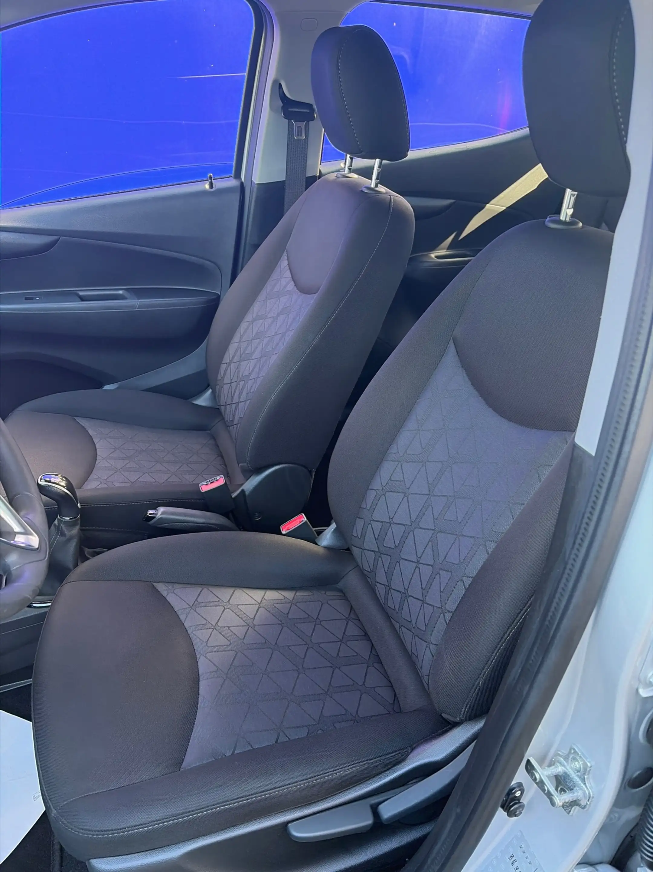 Opel Karl 1.0 ecoFLEX 120 Jaar Edition — photo 9