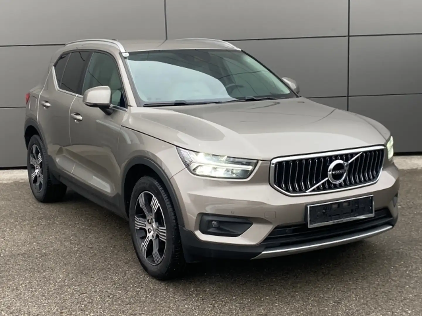 Volvo XC40 T3 Geartronic Inscription Gold - 1
