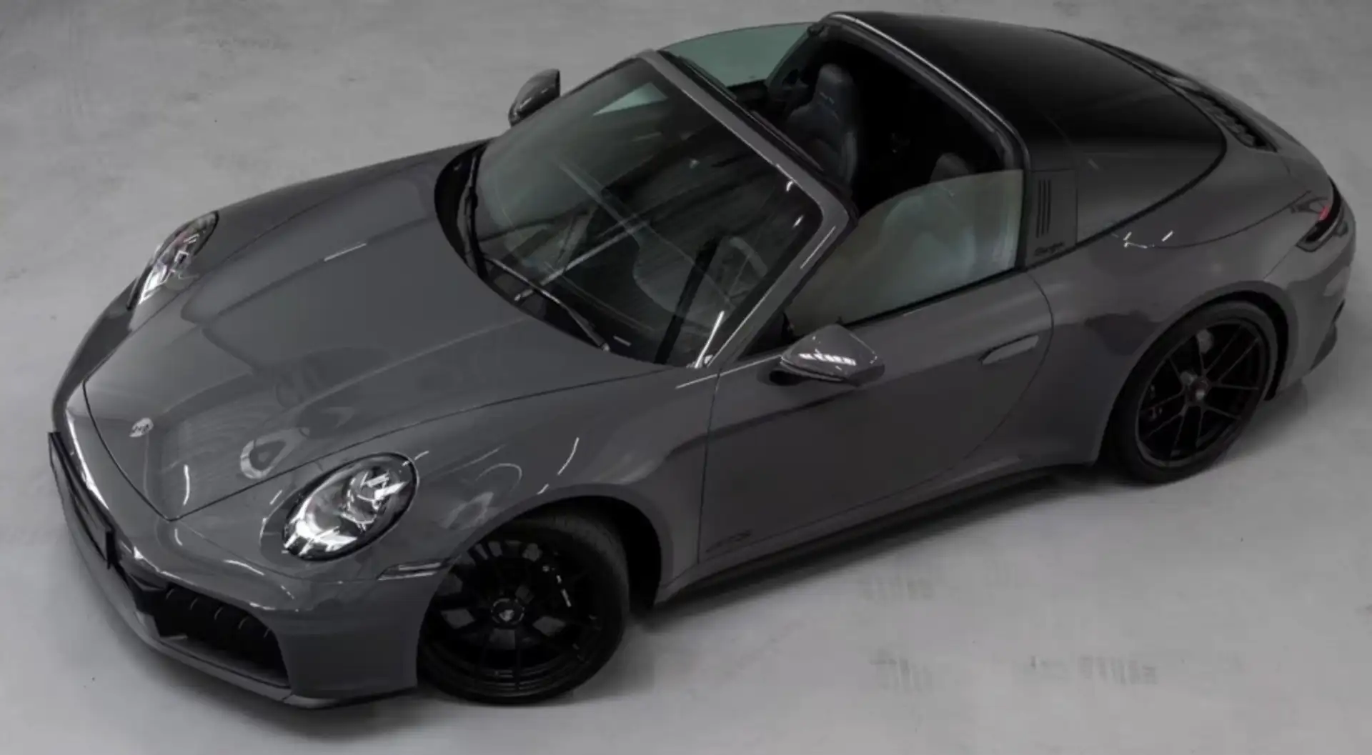 Porsche 992 Targa 4 GTS Gris - 2