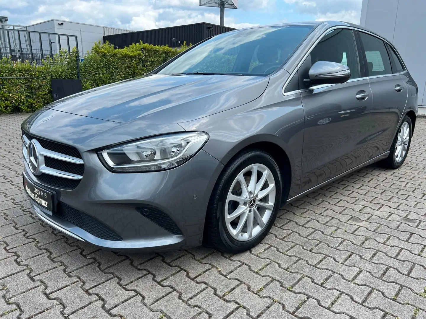 Mercedes-Benz B 180 B -Klasse Autom. Navi SHZ LED PROGESSIVE Gris - 1