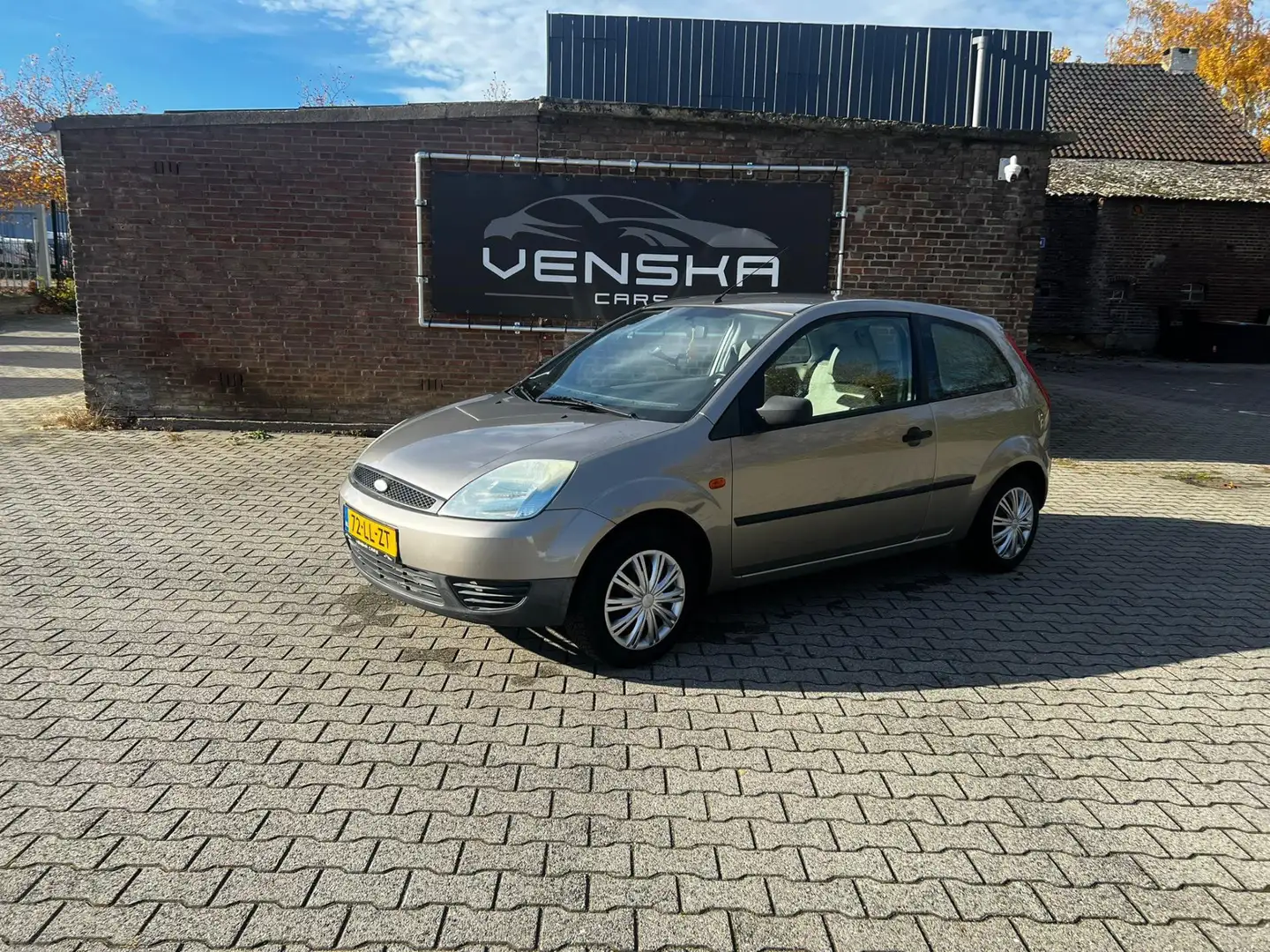 Ford Fiesta 1.4-16V Ambiente INRUILKOOPJE Grijs - 1