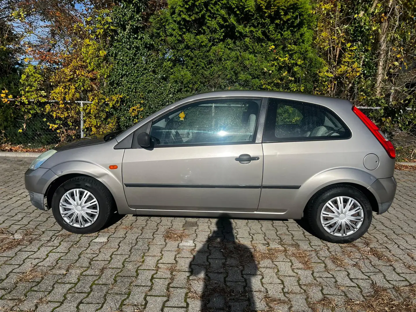 Ford Fiesta 1.4-16V Ambiente INRUILKOOPJE Grijs - 2