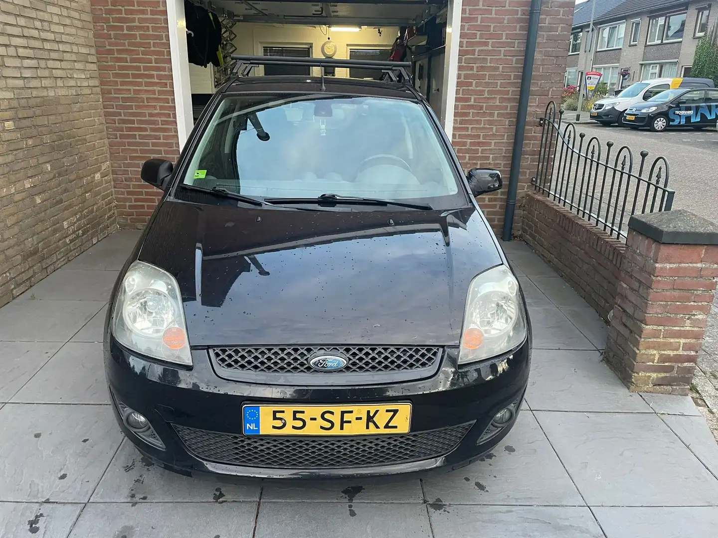 Ford Fiesta Fiesta 1.4-16V Futura Zwart - 1