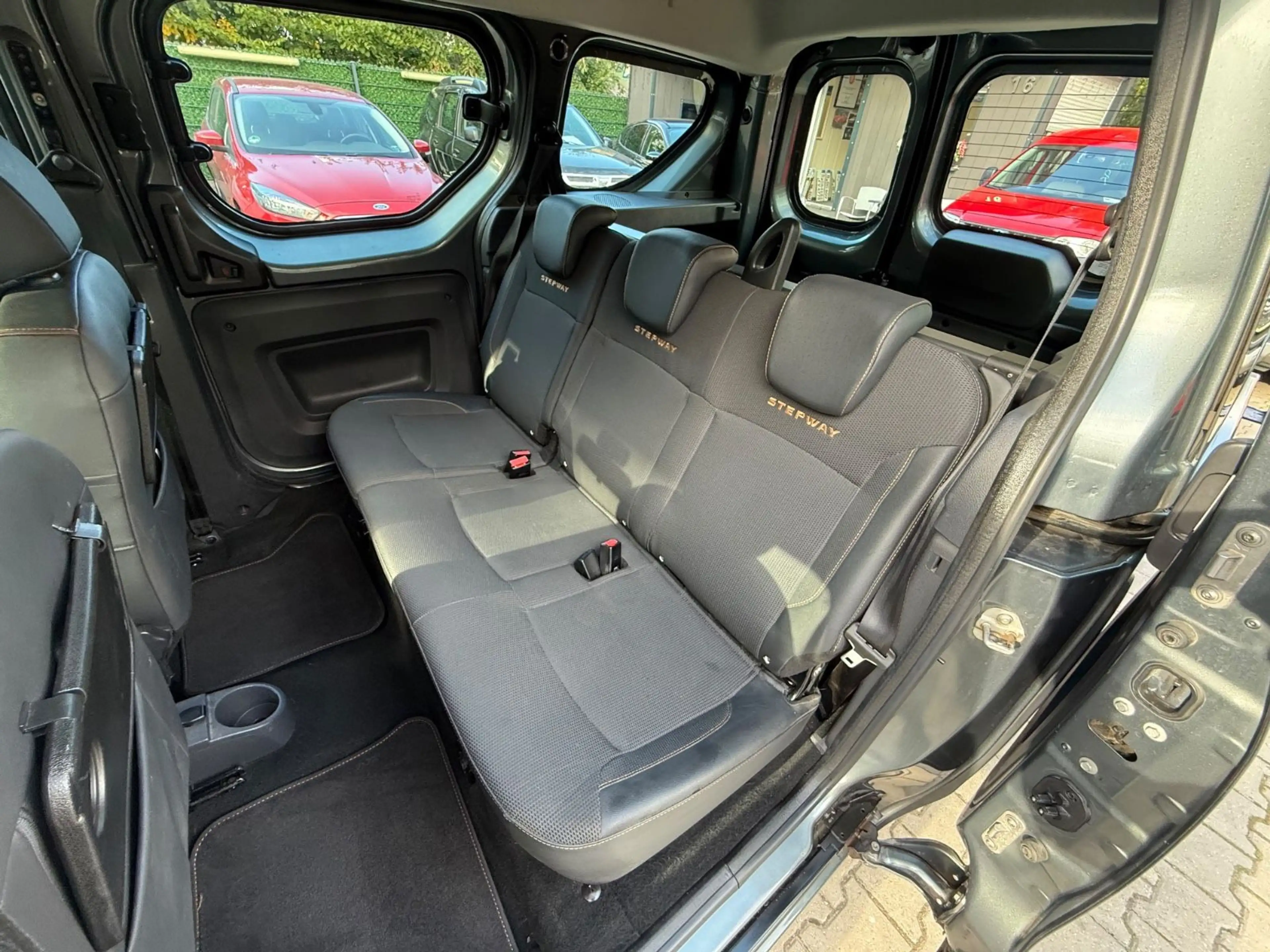 Dacia Dokker Stepway CelebrationTCe 115 1.HAND — photo 12