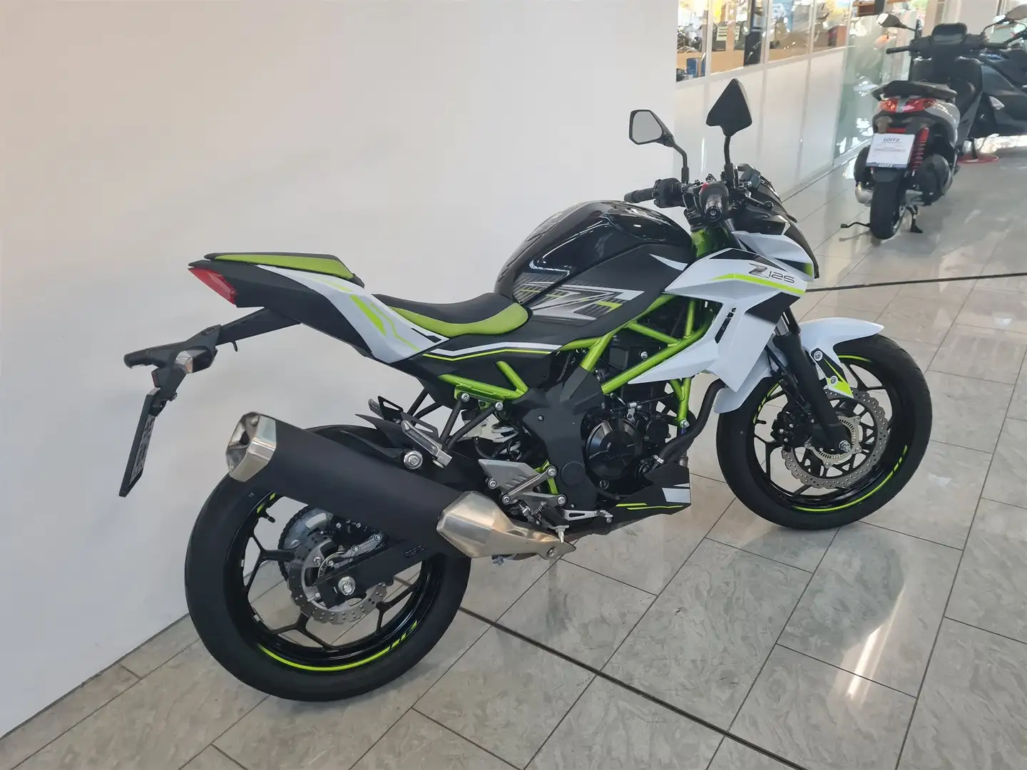 Kawasaki Z 125 Schwarz - 2