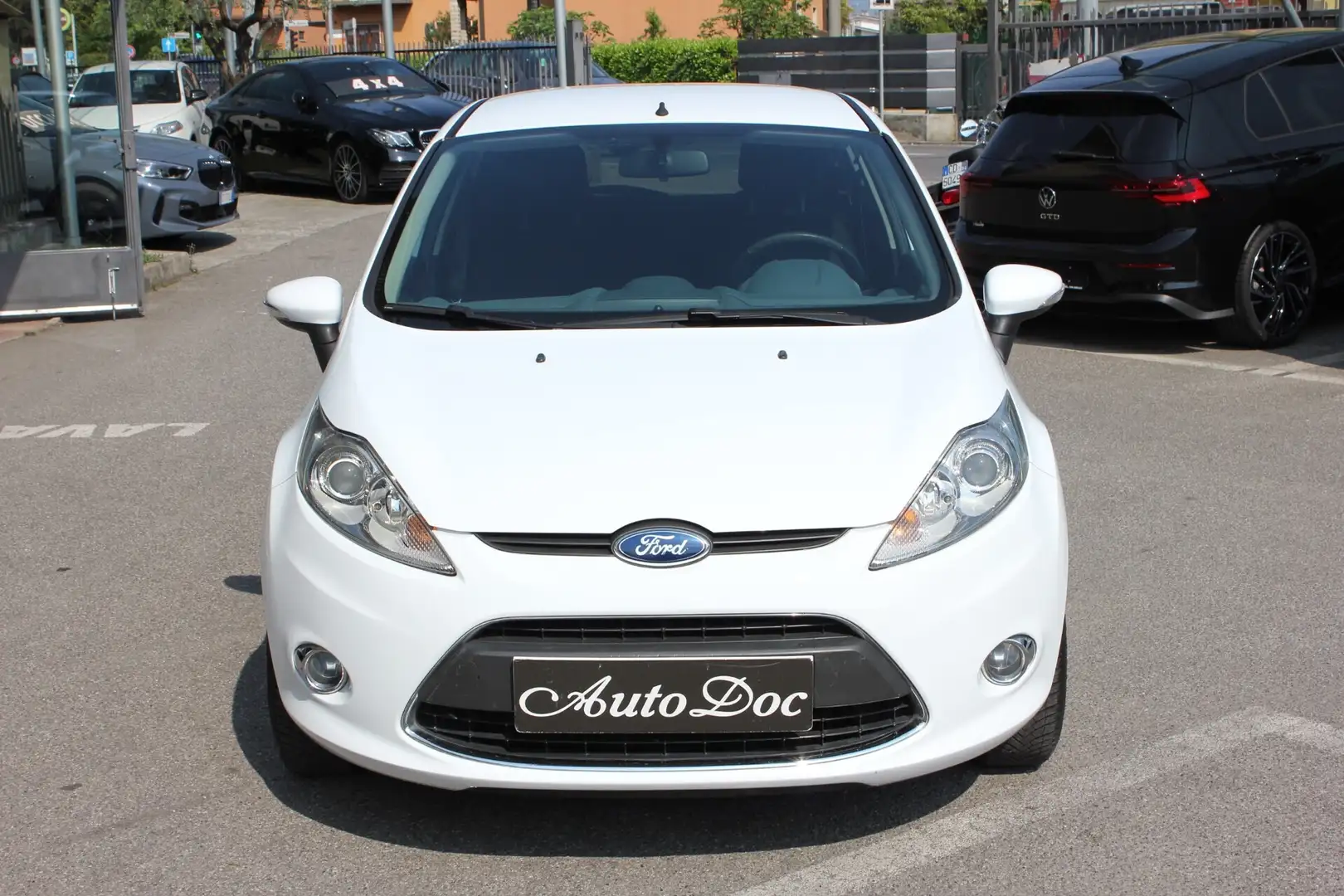 Ford Fiesta 1.4 TDCI 68CV 5 PORTE TITANIUM DISTRIBUZIONE FATTA Bianco - 2