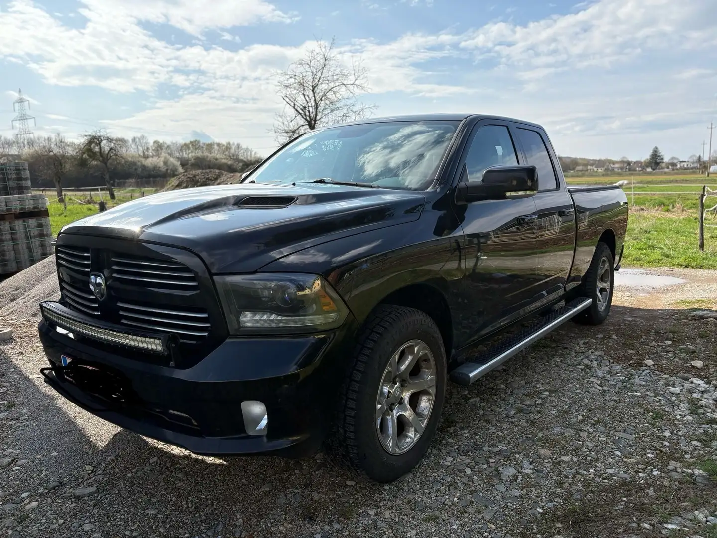 Dodge RAM Quad Cab Schwarz - 1