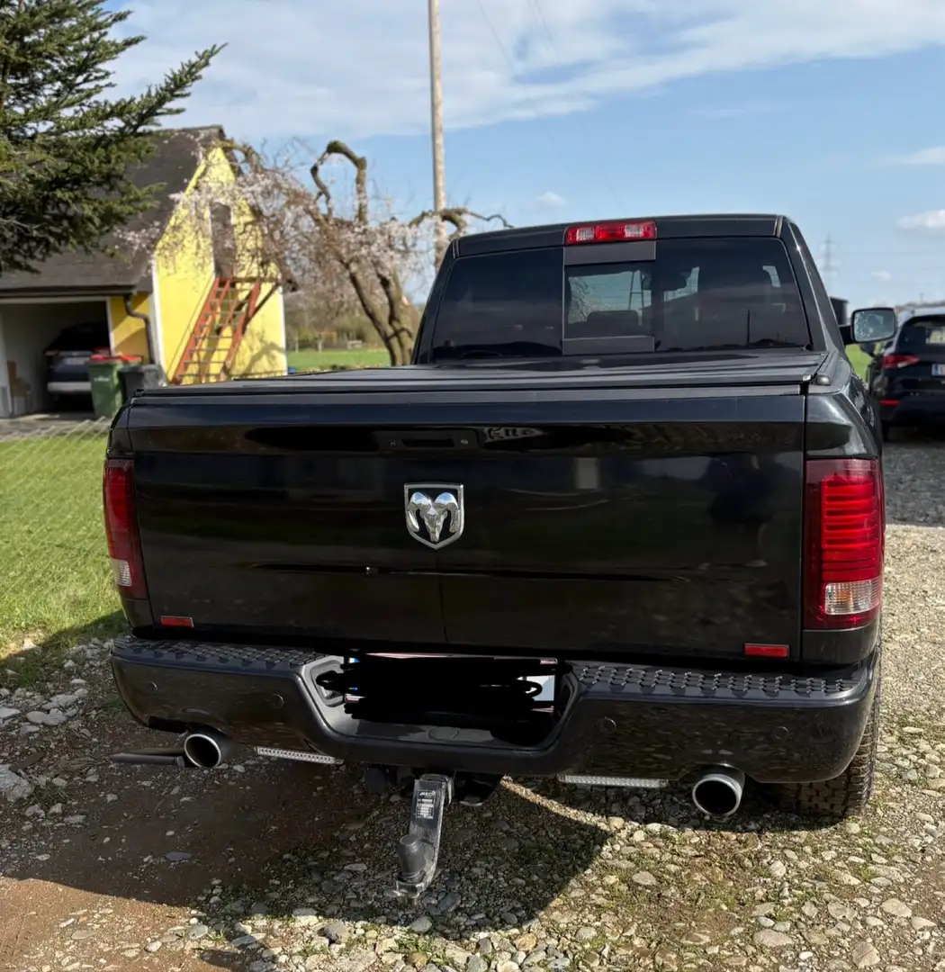Dodge RAM Quad Cab Schwarz - 2