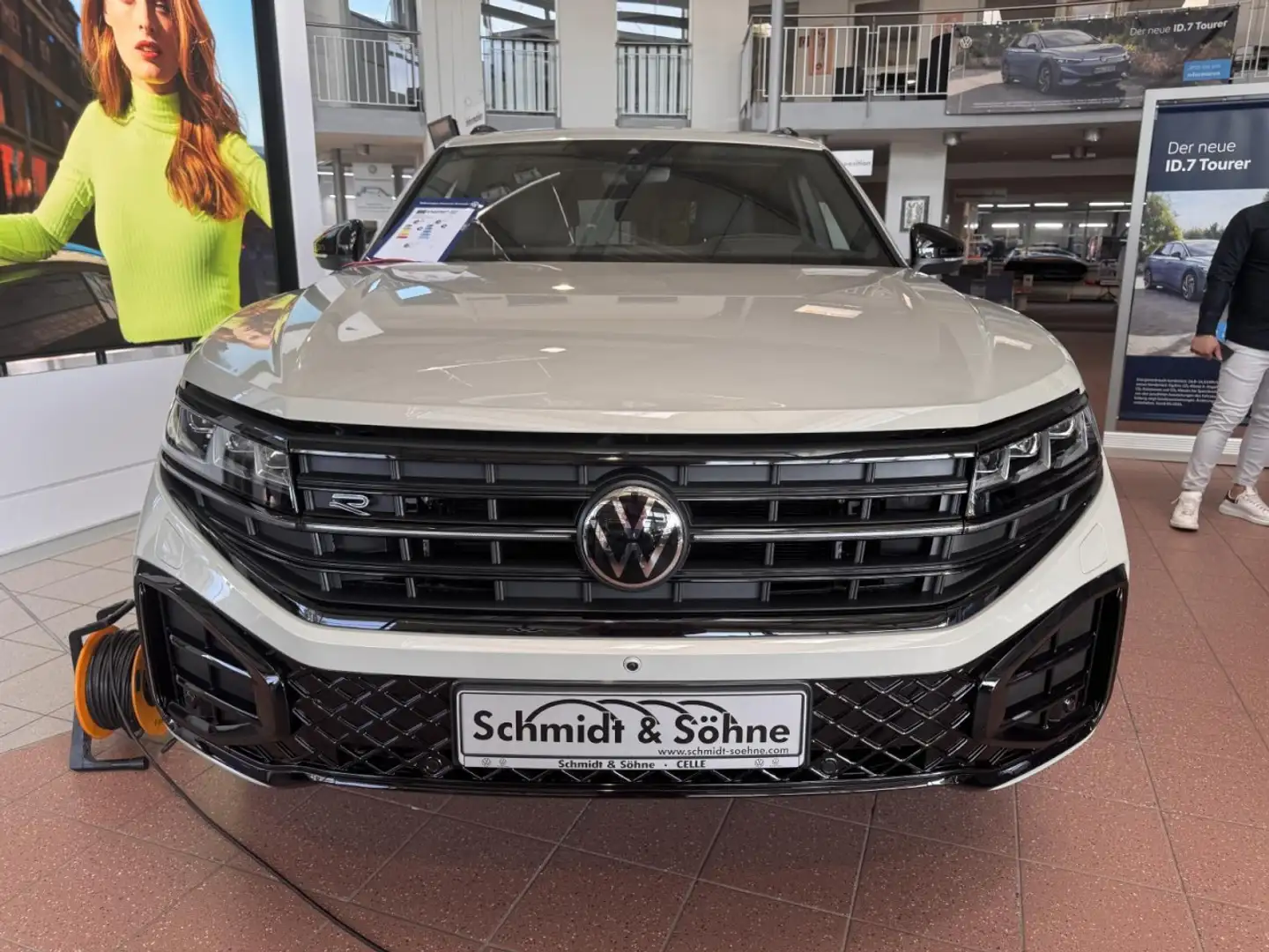 Volkswagen Touareg R-Line 3,0 l V6 TDI SCR 4MOTION 210 kW (286 PS) 8- Béžová - 2