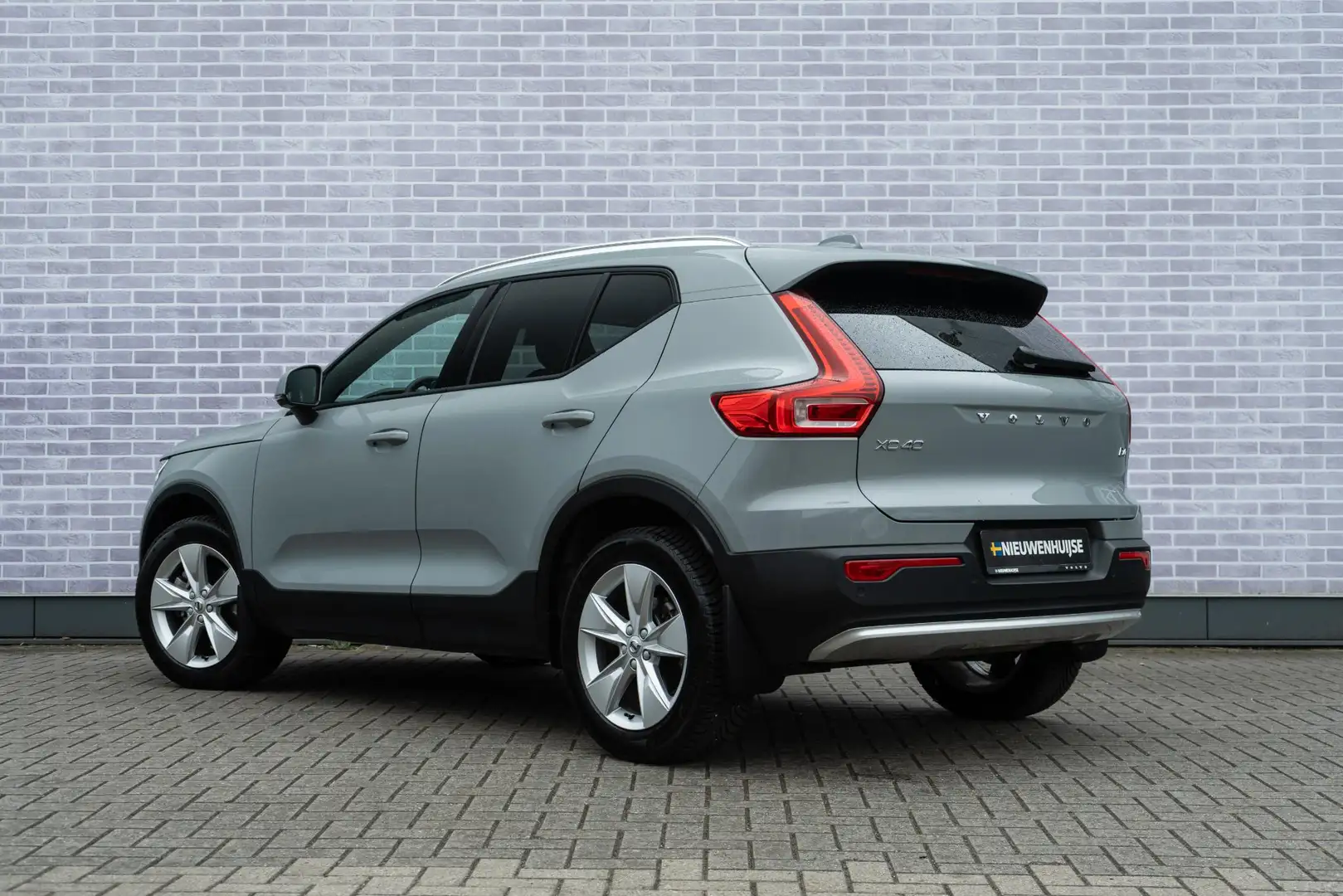 Volvo XC40 B4 197 pk Core | Trekhaak | Keyless | BLIS | Adapt Grau - 2