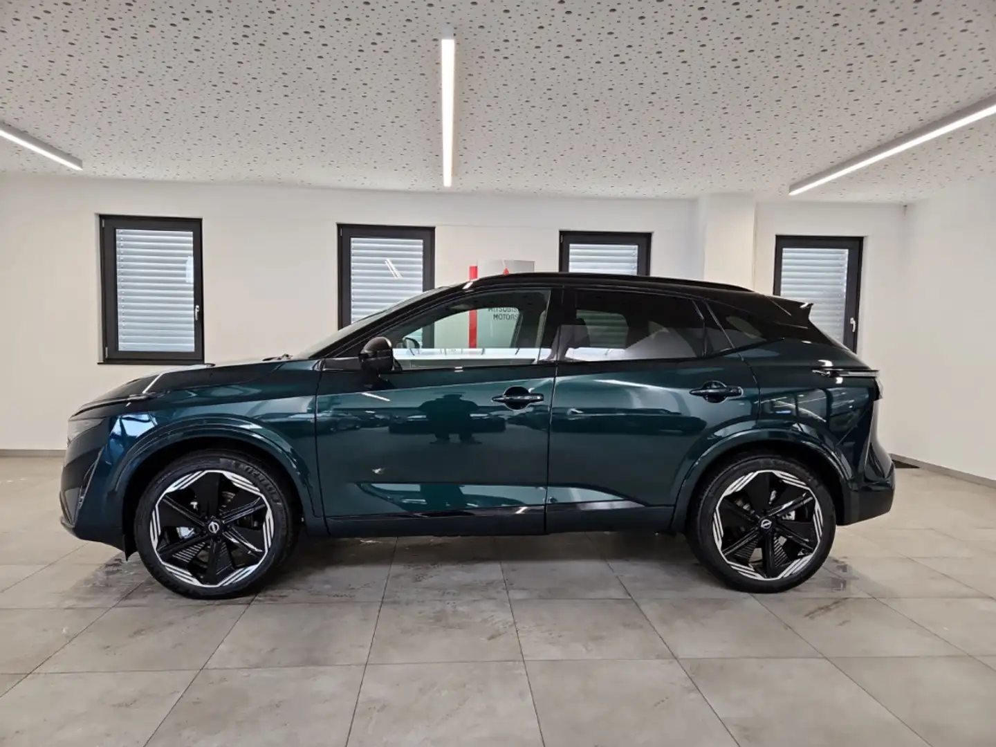 Nissan Qashqai 1.3 DIG-T MHEV N-Design Xtronic Bose Pano Grün - 2