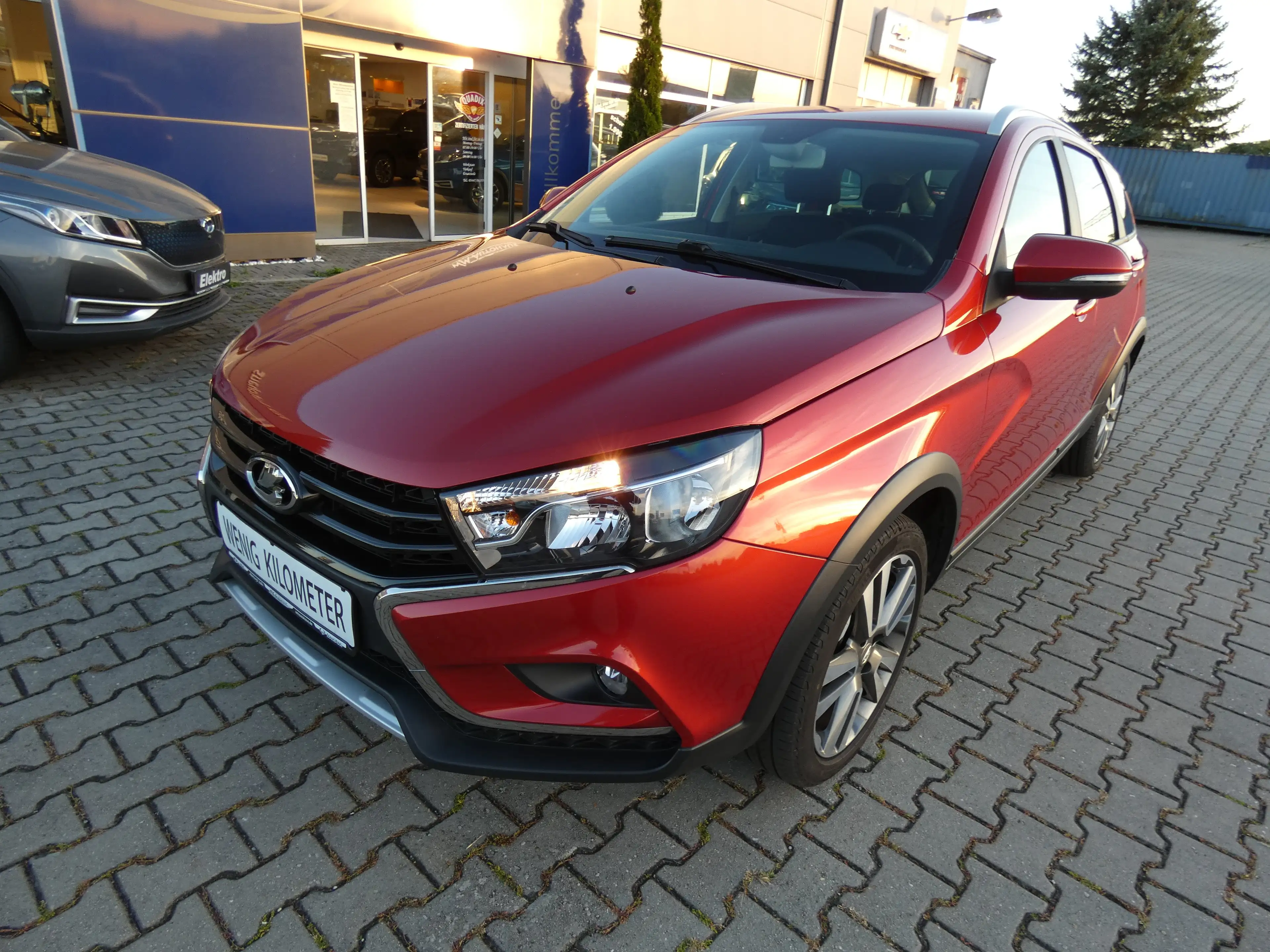Lada Vesta SW Cross Luxus 1,6 Navi, 17" Alu, WR, PDC, TOP