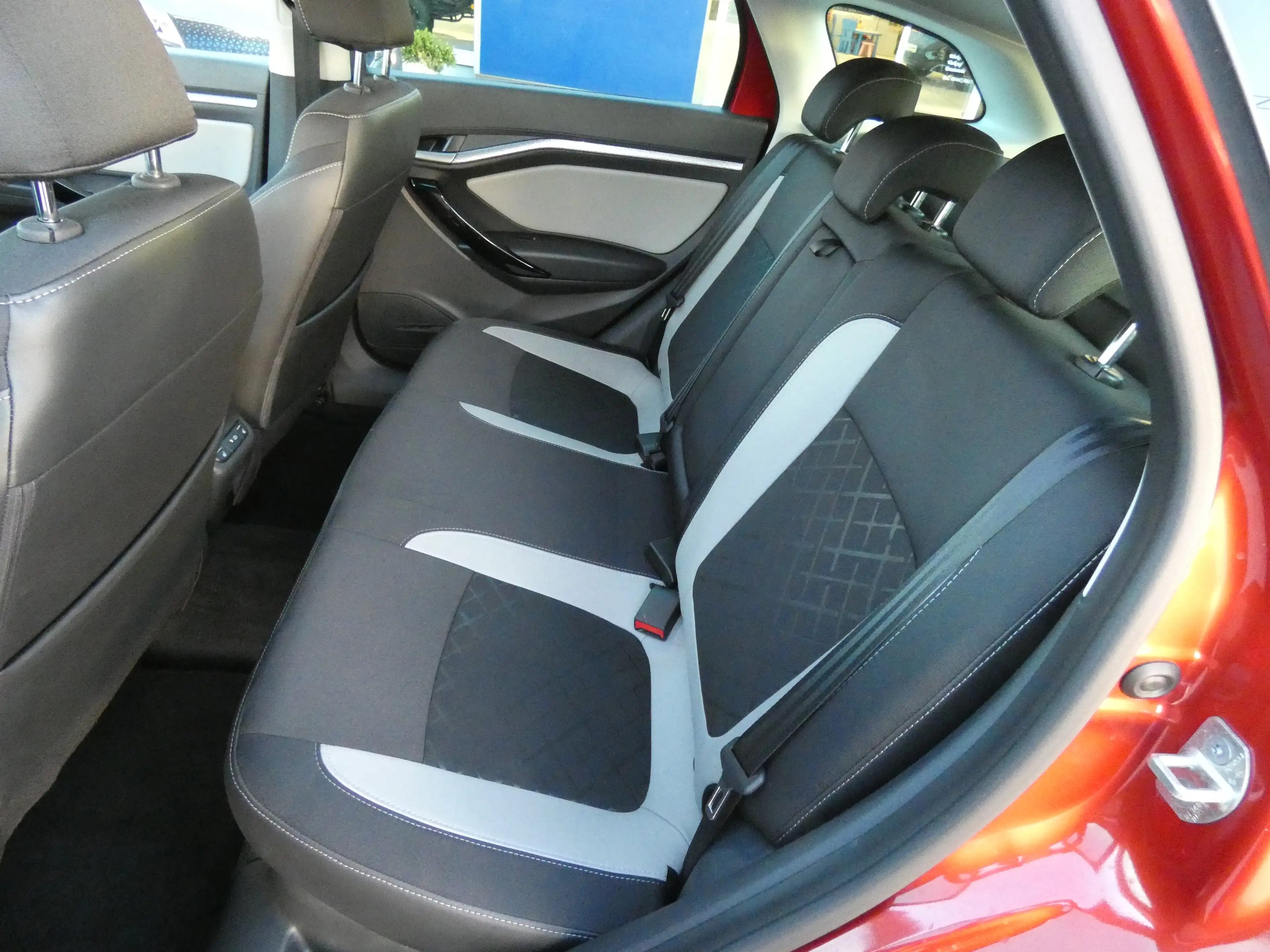 Lada Vesta SW Cross Luxus 1,6 Navi, 17" Alu, WR, PDC, TOP — photo 7