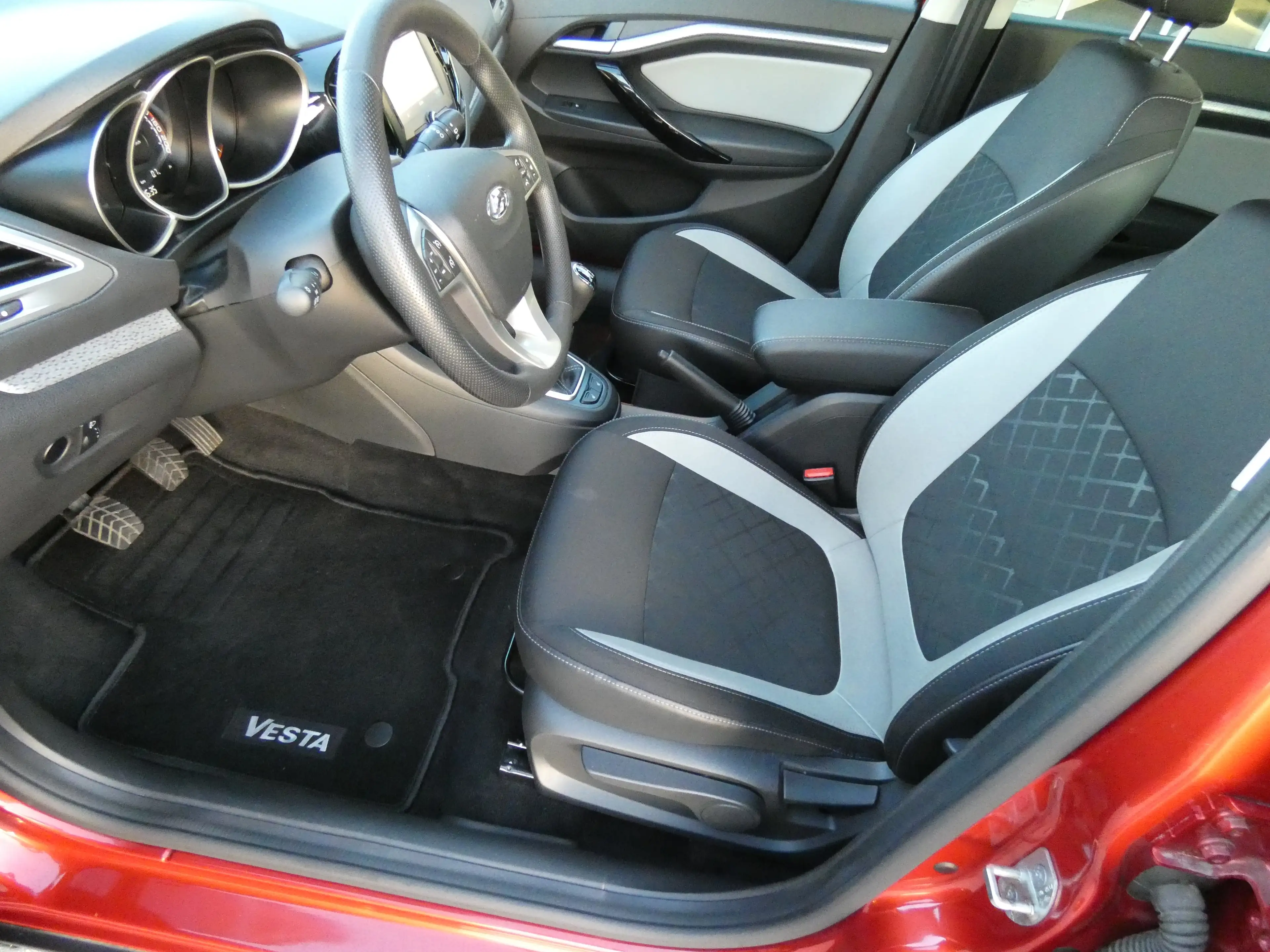 Lada Vesta SW Cross Luxus 1,6 Navi, 17" Alu, WR, PDC, TOP — photo 9