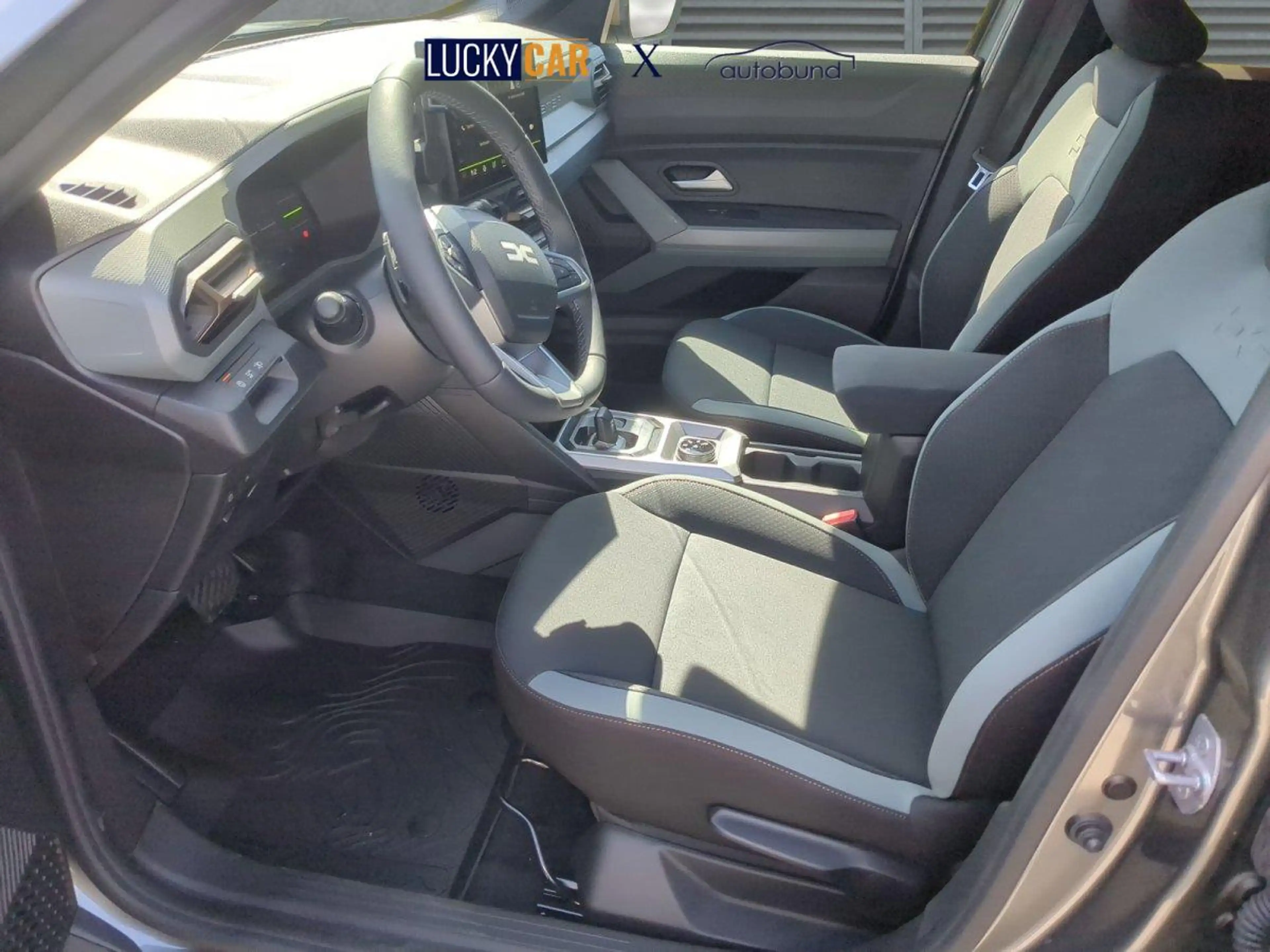 Dacia Duster Extreme SHZ LKHZ hybrid-G 150 EDC 4x4 113 kW (1... — photo 4
