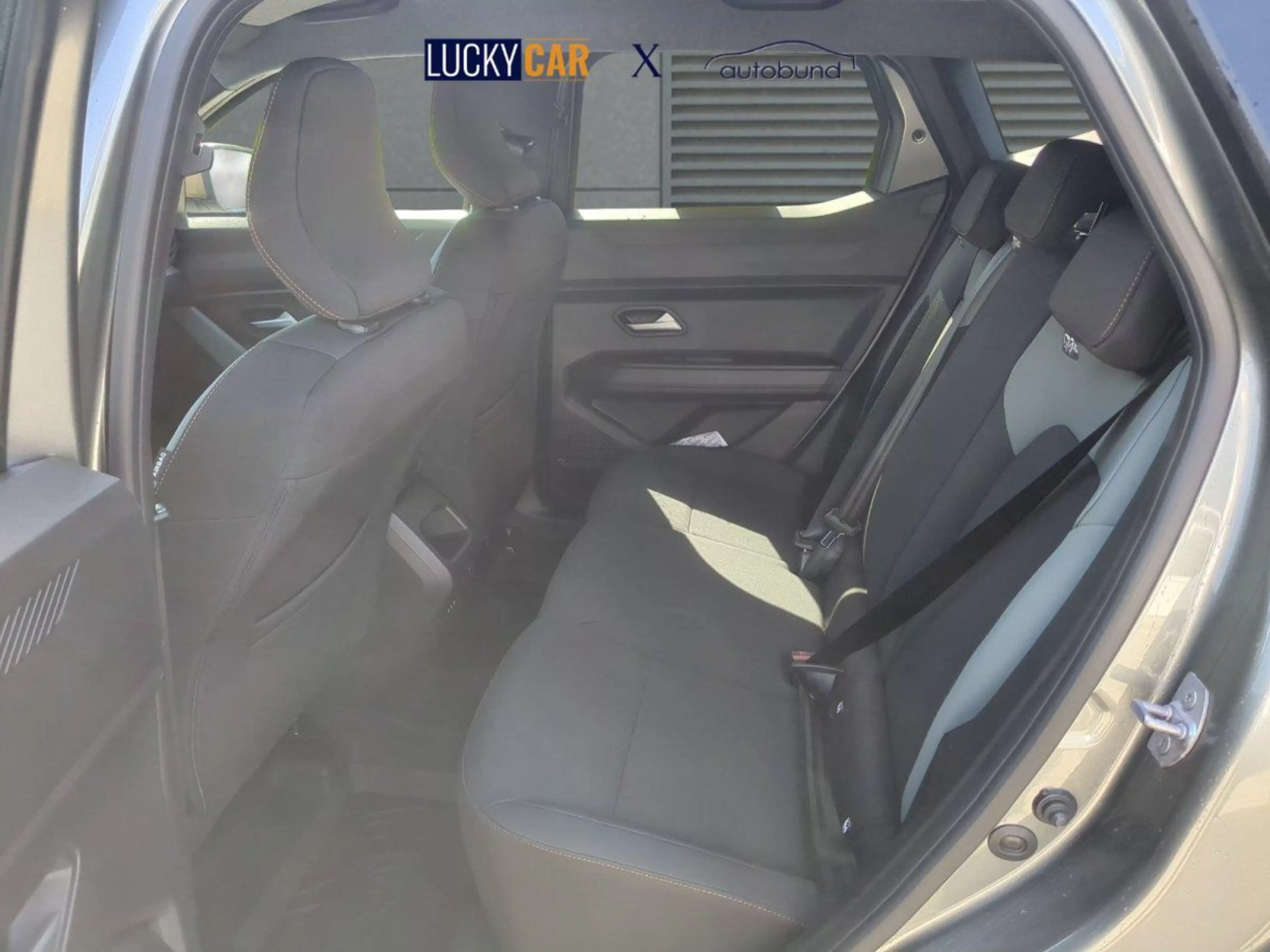 Dacia Duster Extreme SHZ LKHZ hybrid-G 150 EDC 4x4 113 kW (1... — photo 6