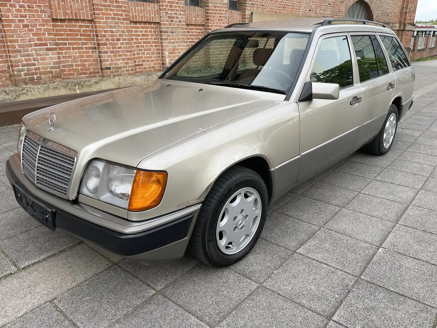 Mercedes-Benz E 280 TE Argintiu - 1