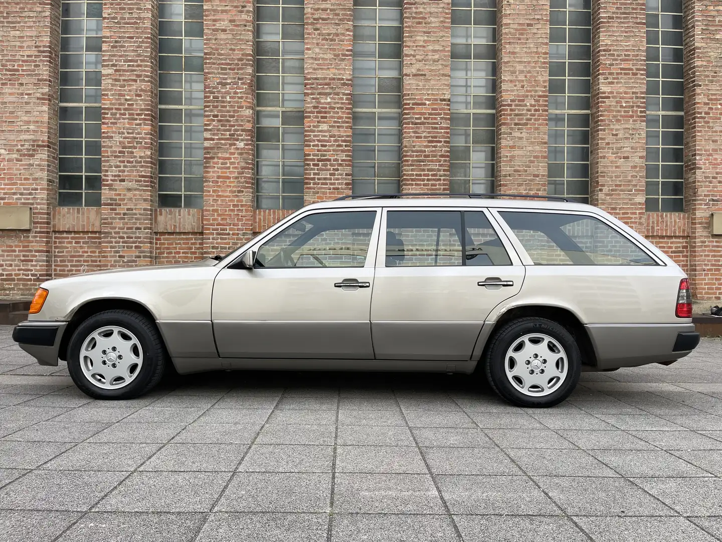 Mercedes-Benz E 280 TE Argintiu - 2