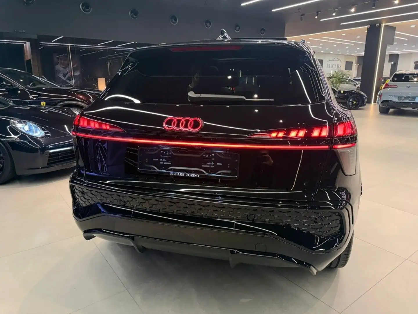 Audi Q3 TDI 110 kW S tronic S Line edition Schwarz - 1