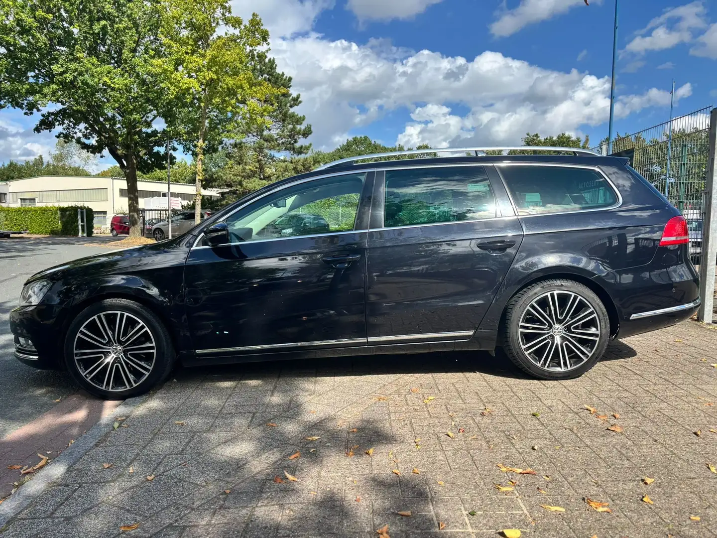 Volkswagen Passat Variant Exclusive BlueMotion/Automatik/ Schwarz - 2