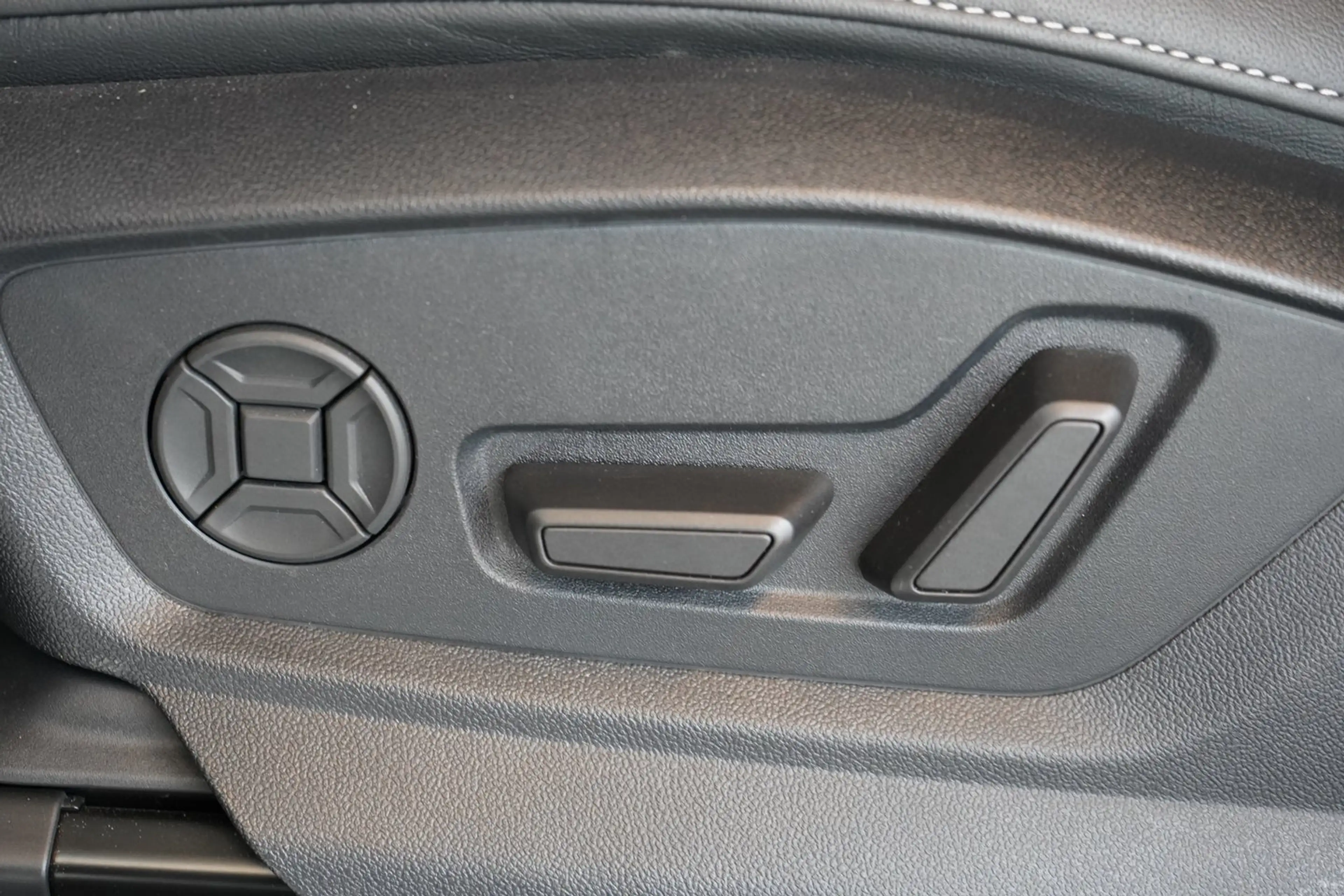Audi Q7 55 TFSI e quattro S line — photo 6