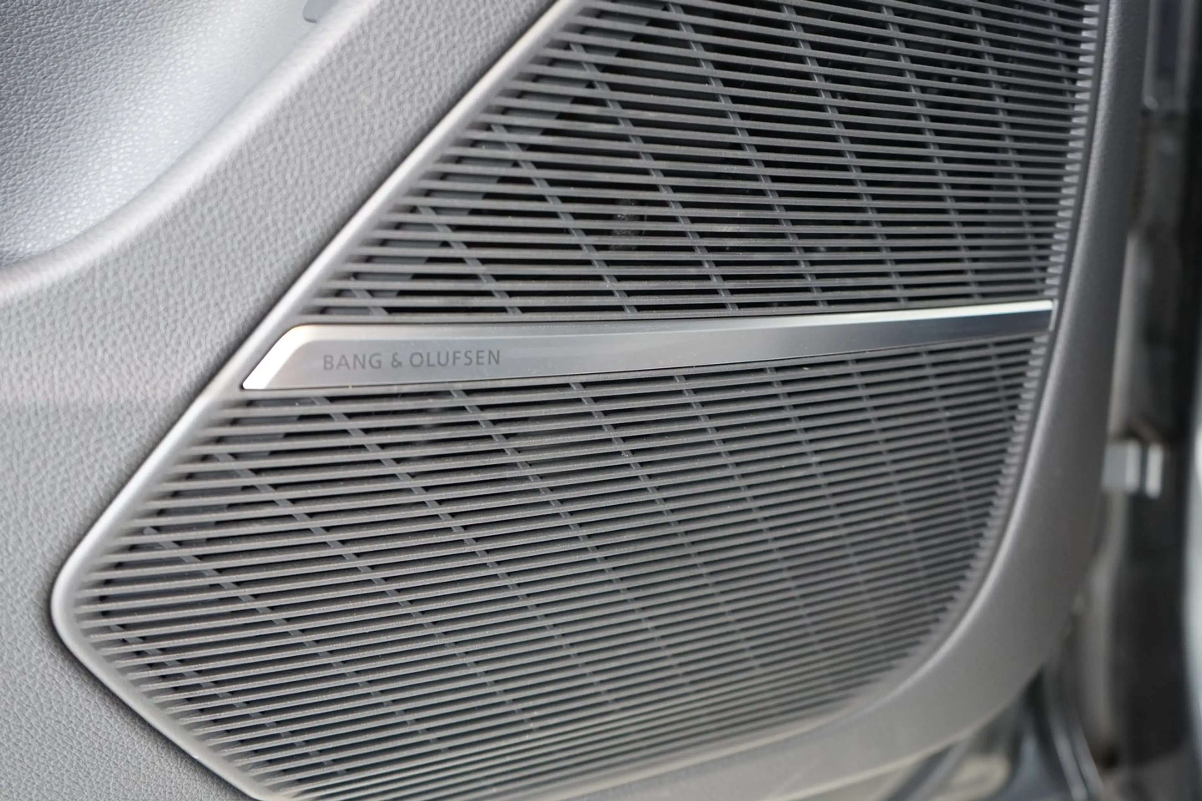 Audi Q7 55 TFSI e quattro S line — photo 14