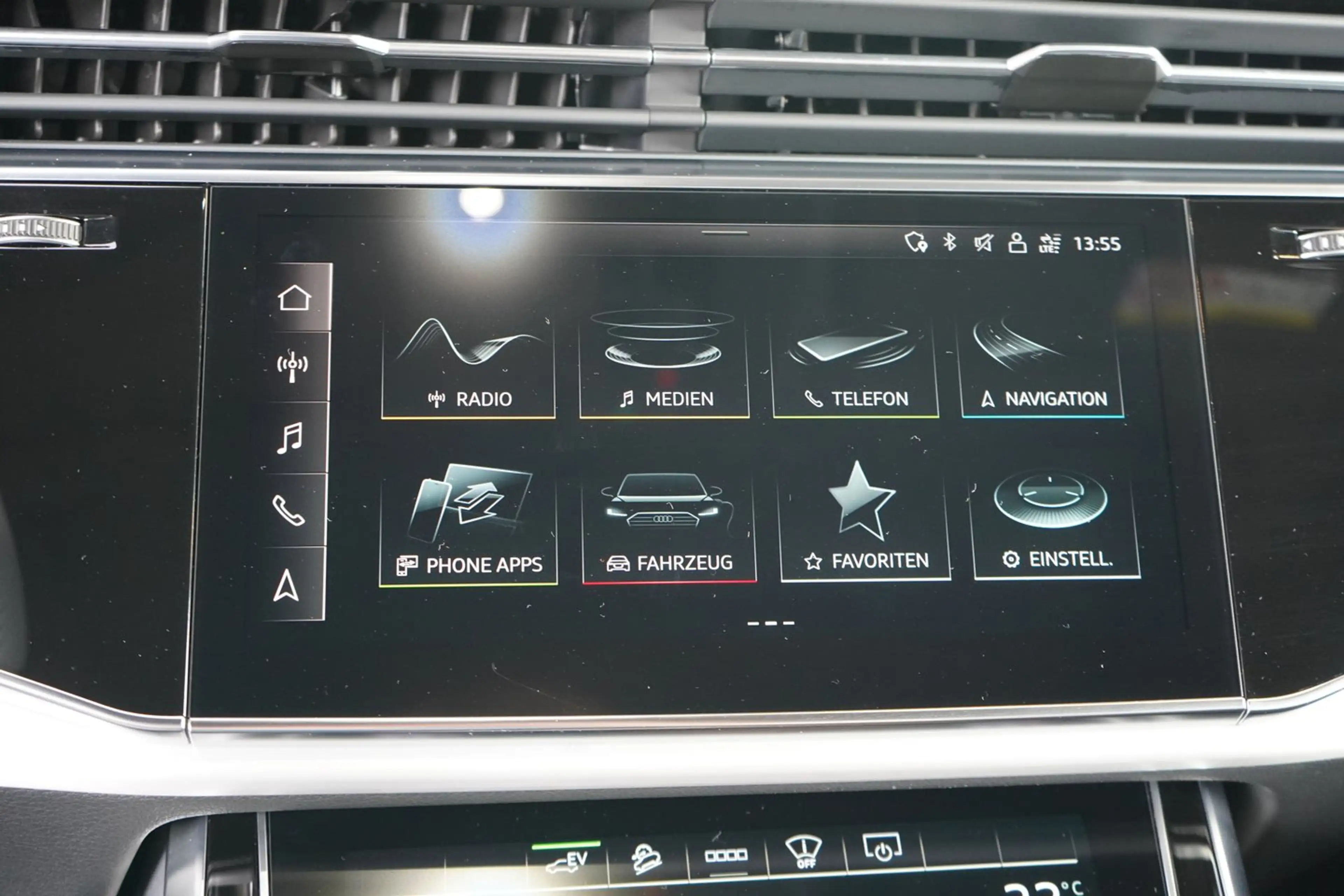 Audi Q7 55 TFSI e quattro S line — photo 9