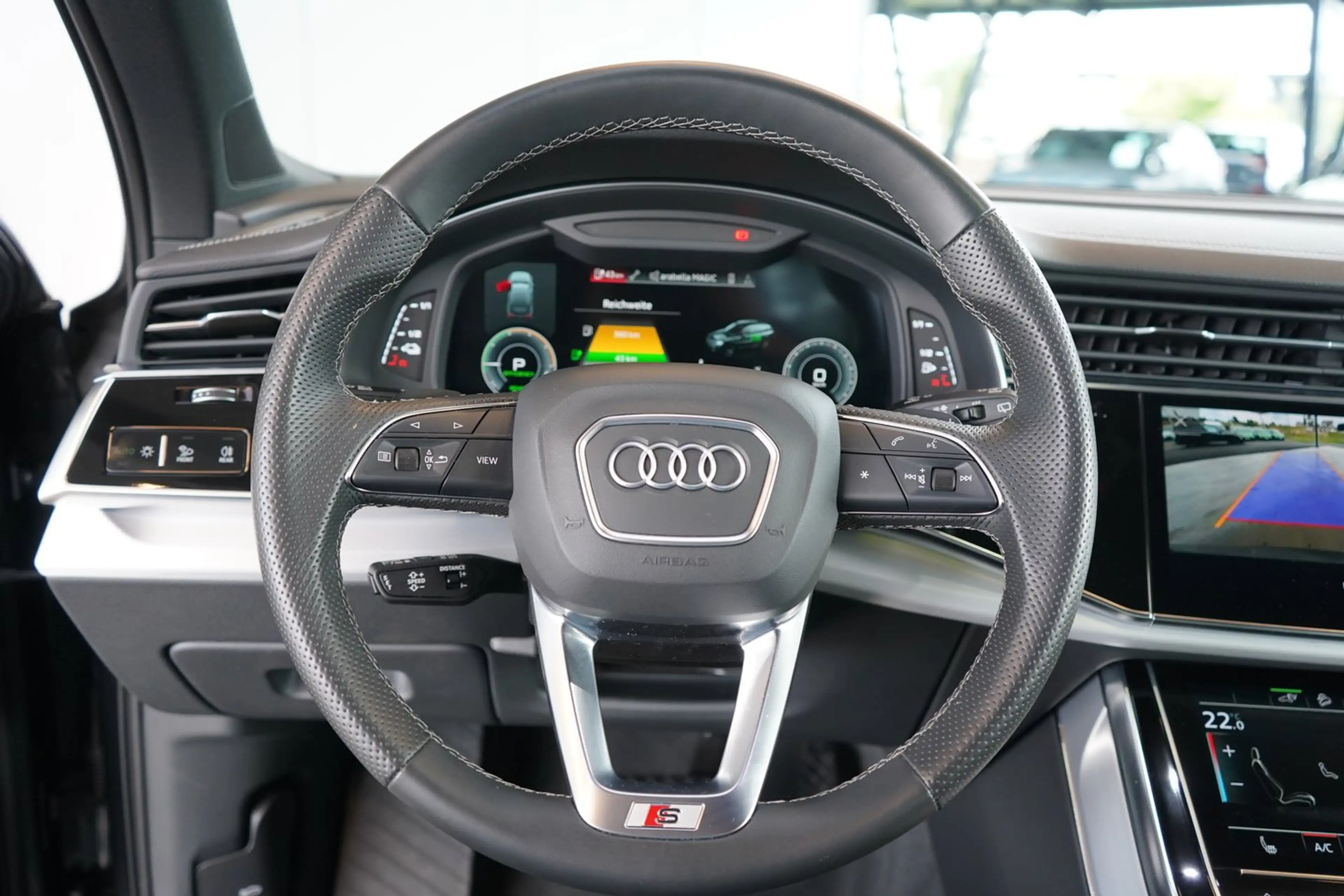 Audi Q7 55 TFSI e quattro S line — photo 12
