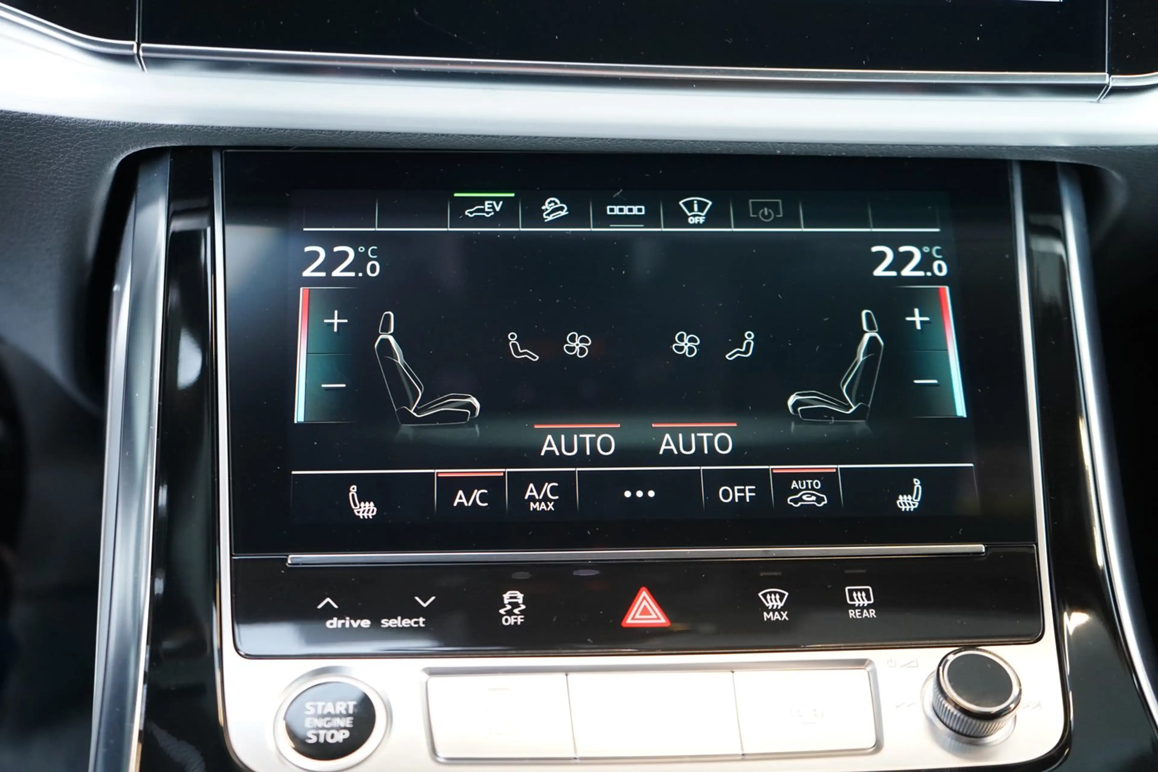 Audi Q7 55 TFSI e quattro S line — photo 11