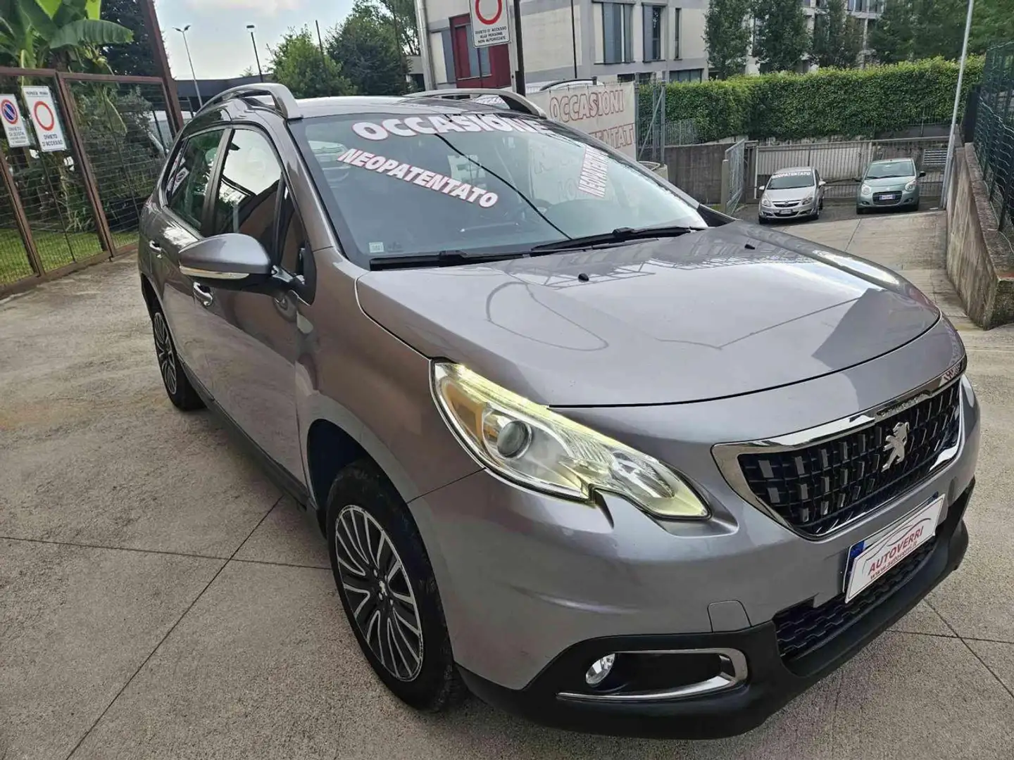 Peugeot 2008 PureTech 82 Allure Argento - 1